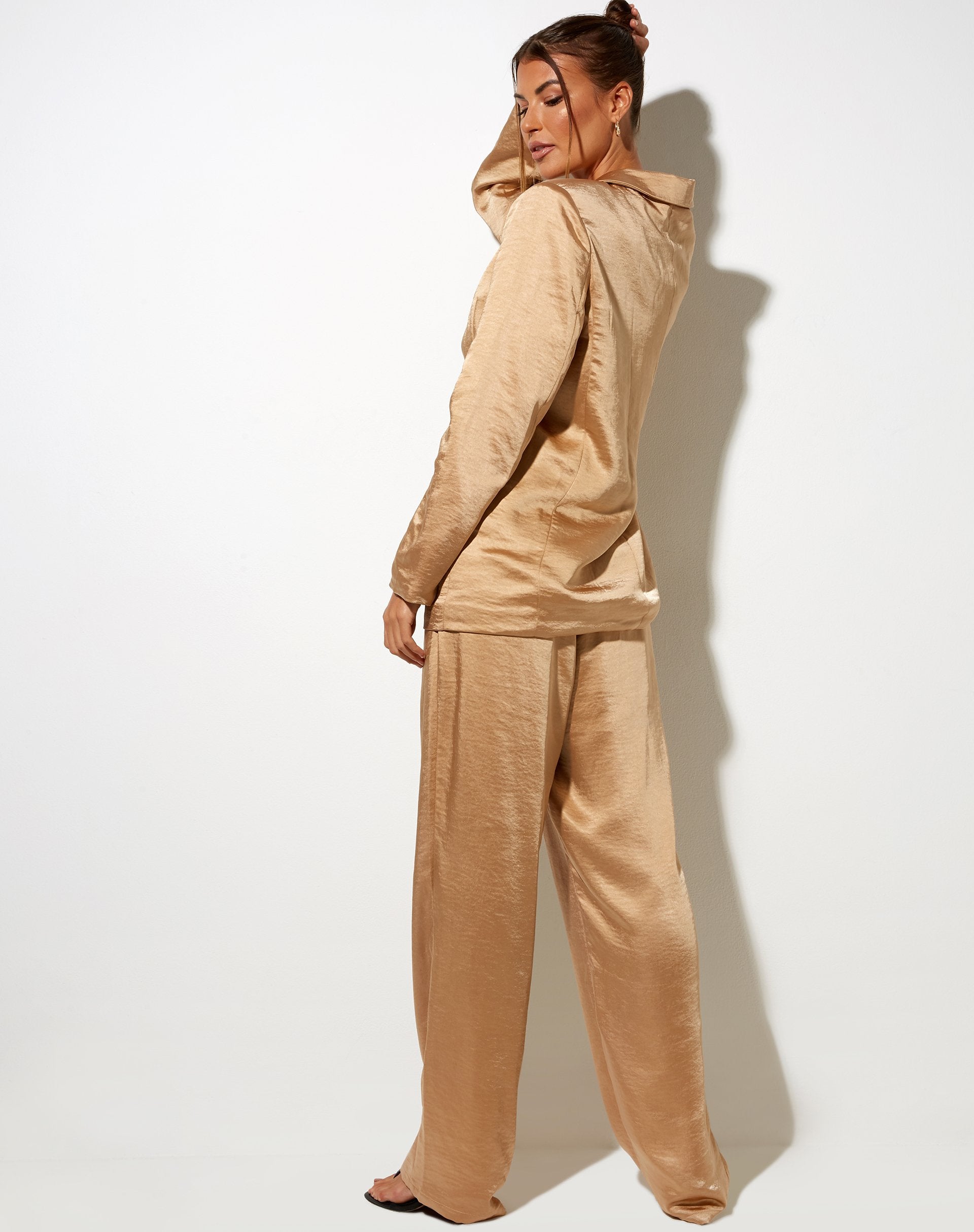 Immagine del pantalone Sakila in satin Golden Sand