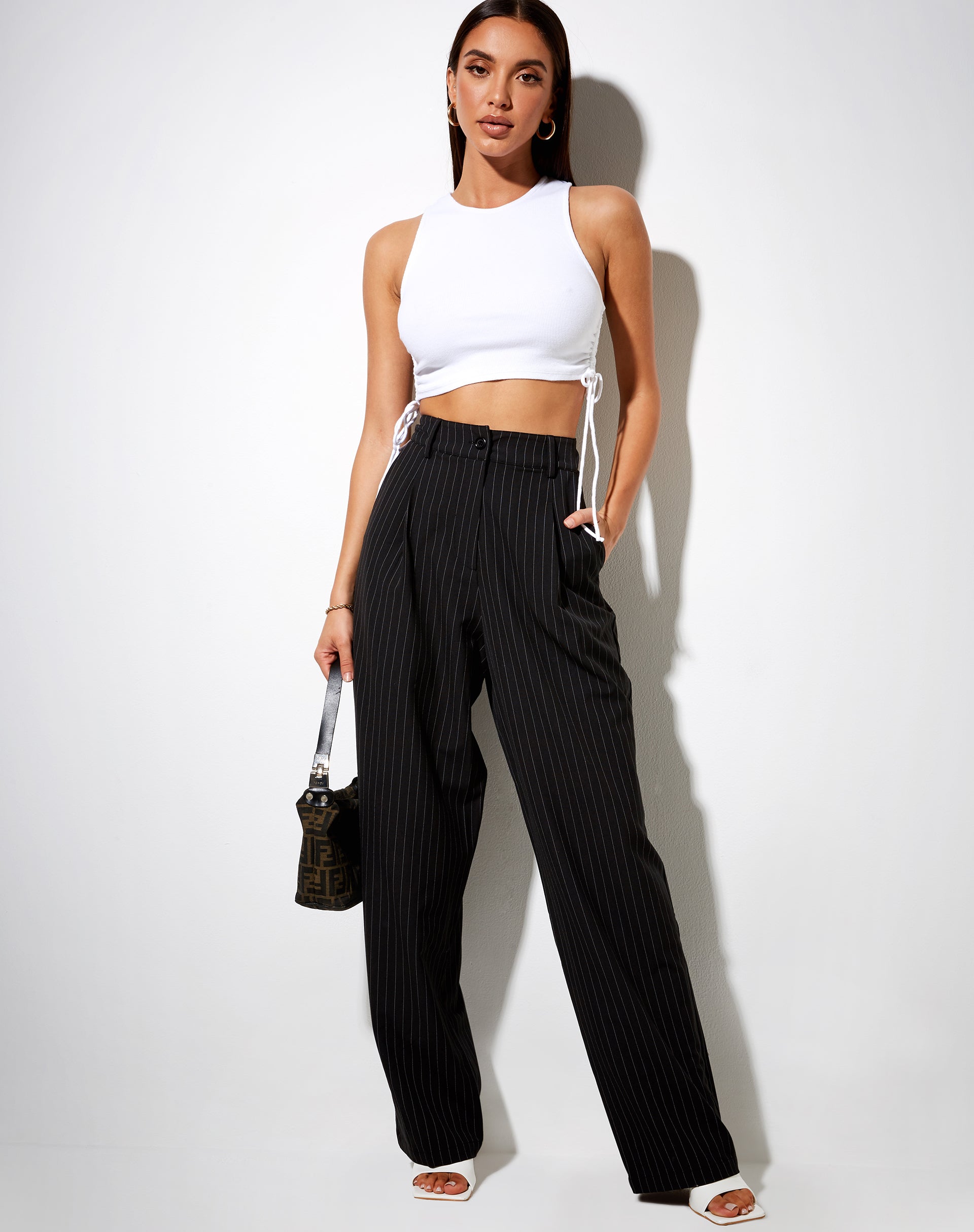 Immagine dei pantaloni Sakila in gessato nero