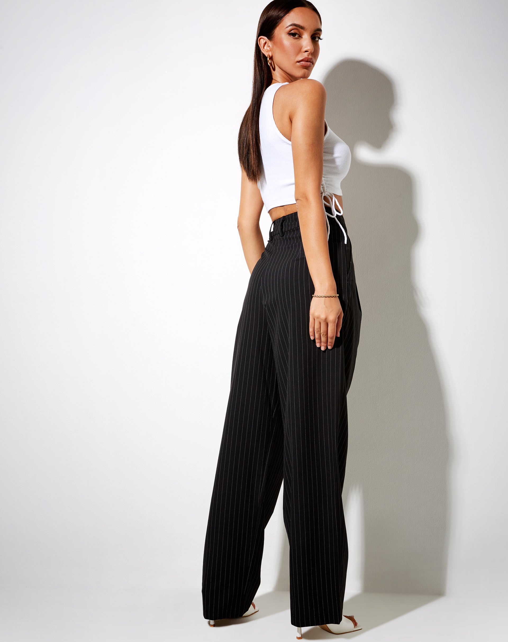 Immagine dei pantaloni Sakila in gessato nero