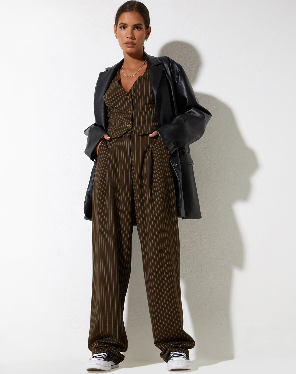 Pantaloni Sakila in gessato marrone