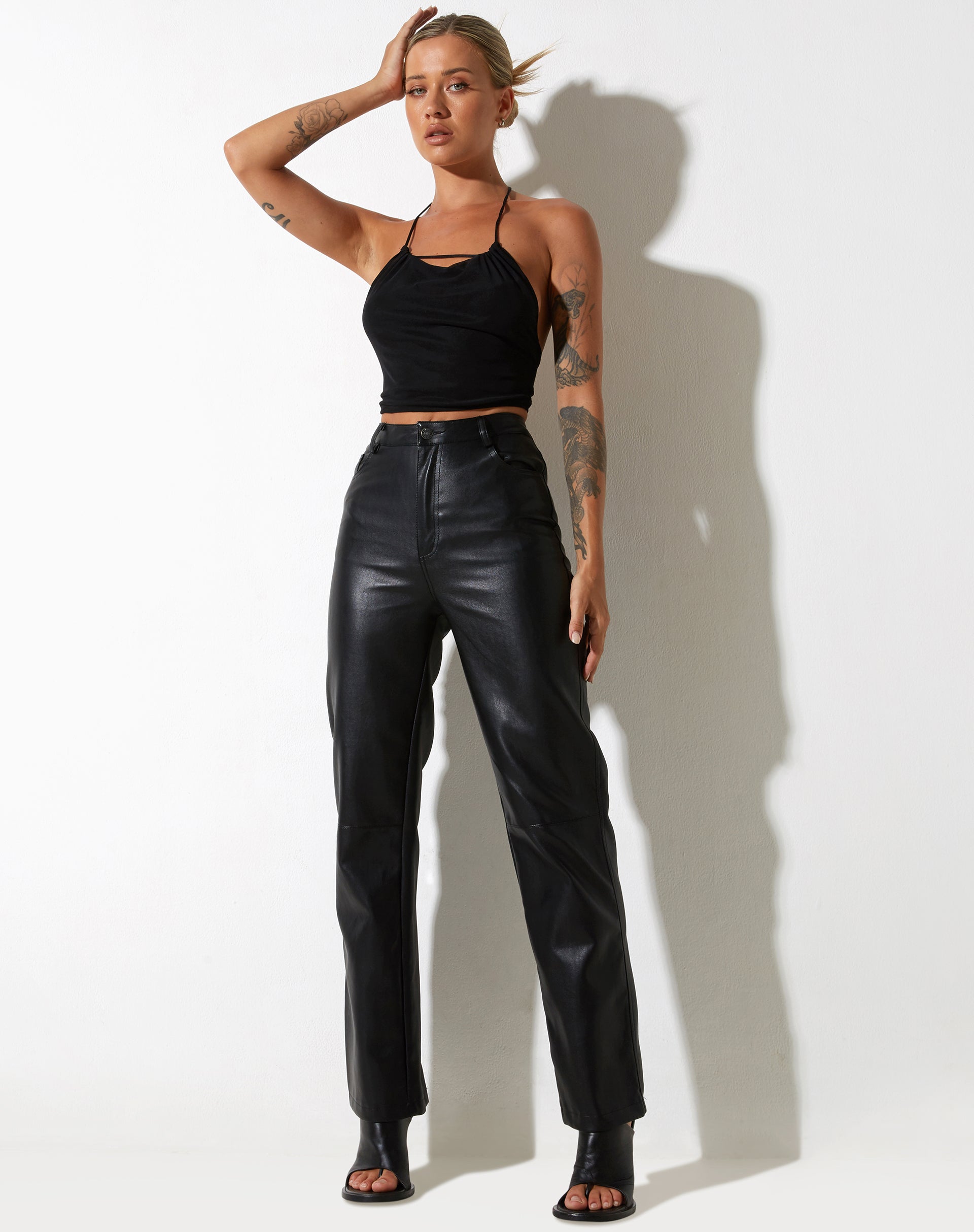 immagine di Salet Crop Top in maglia nera