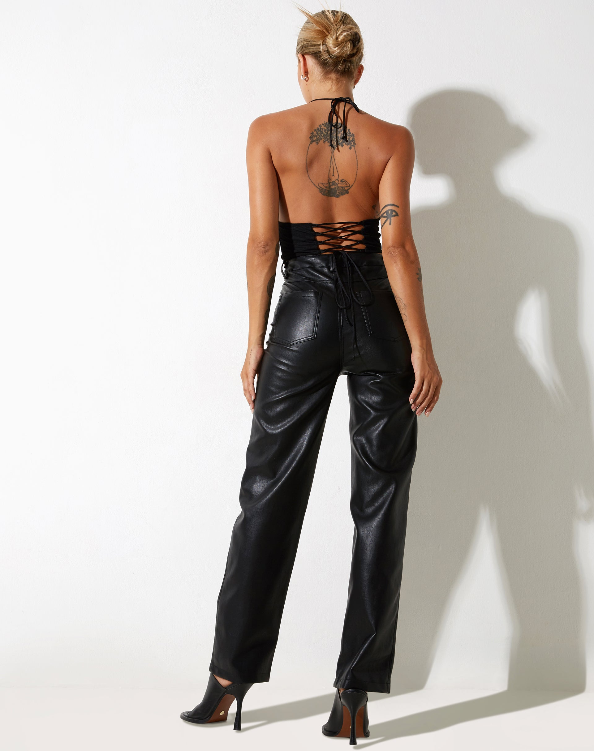 immagine di Salet Crop Top in maglia nera