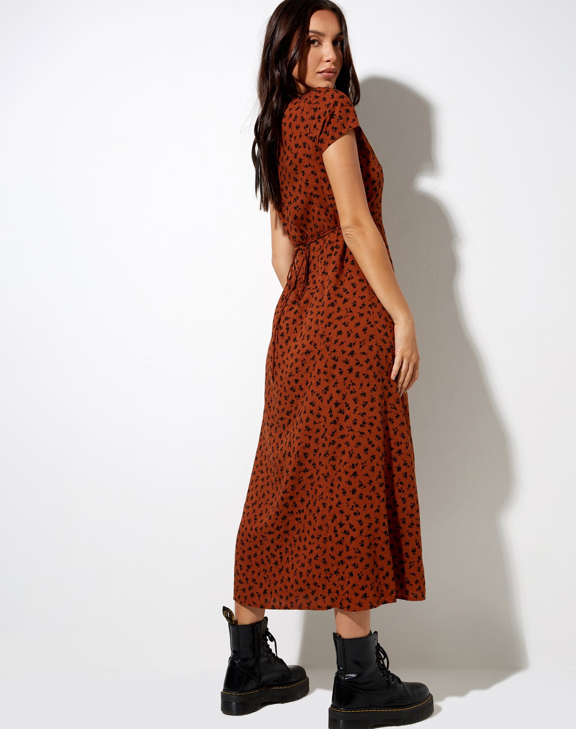 Immagine di Sanrin Midi Dress in Dainty Daisy Bombay Brown