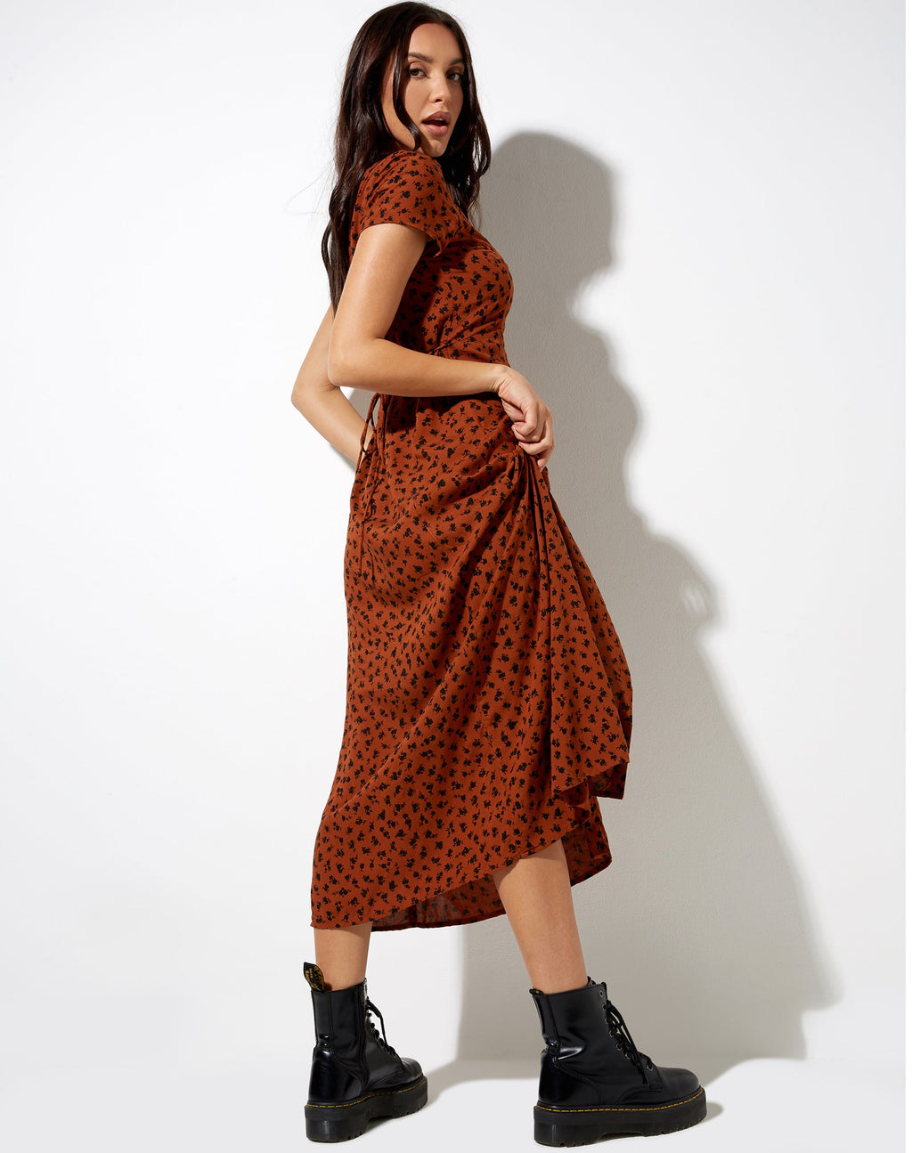 Vestito midi Sanrin in Dainty Daisy Bombay Brown