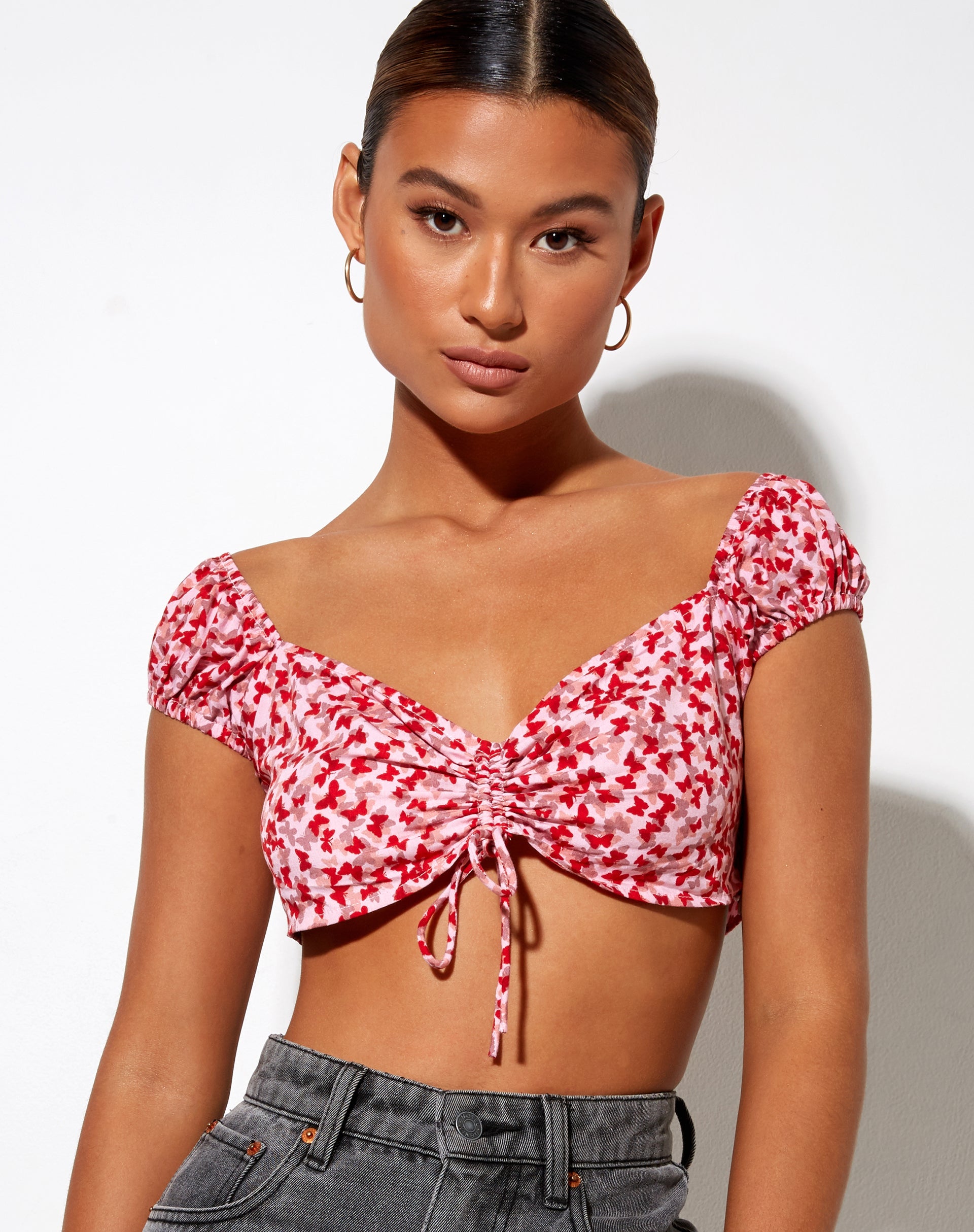 Immagine di Sarae Crop Top in Ditsy Butterfly Pesca e Rosso