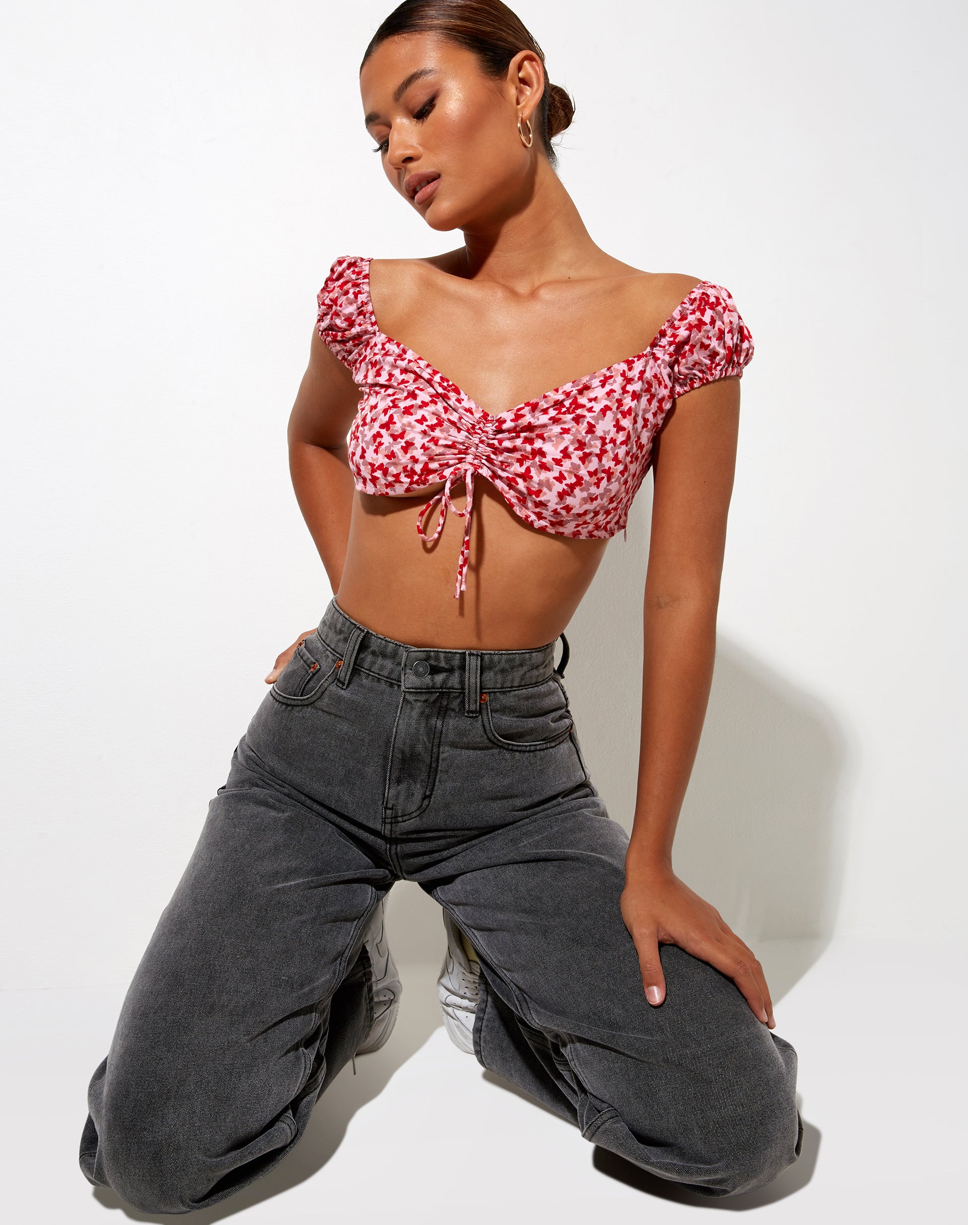 Immagine di Sarae Crop Top in Ditsy Butterfly Pesca e Rosso