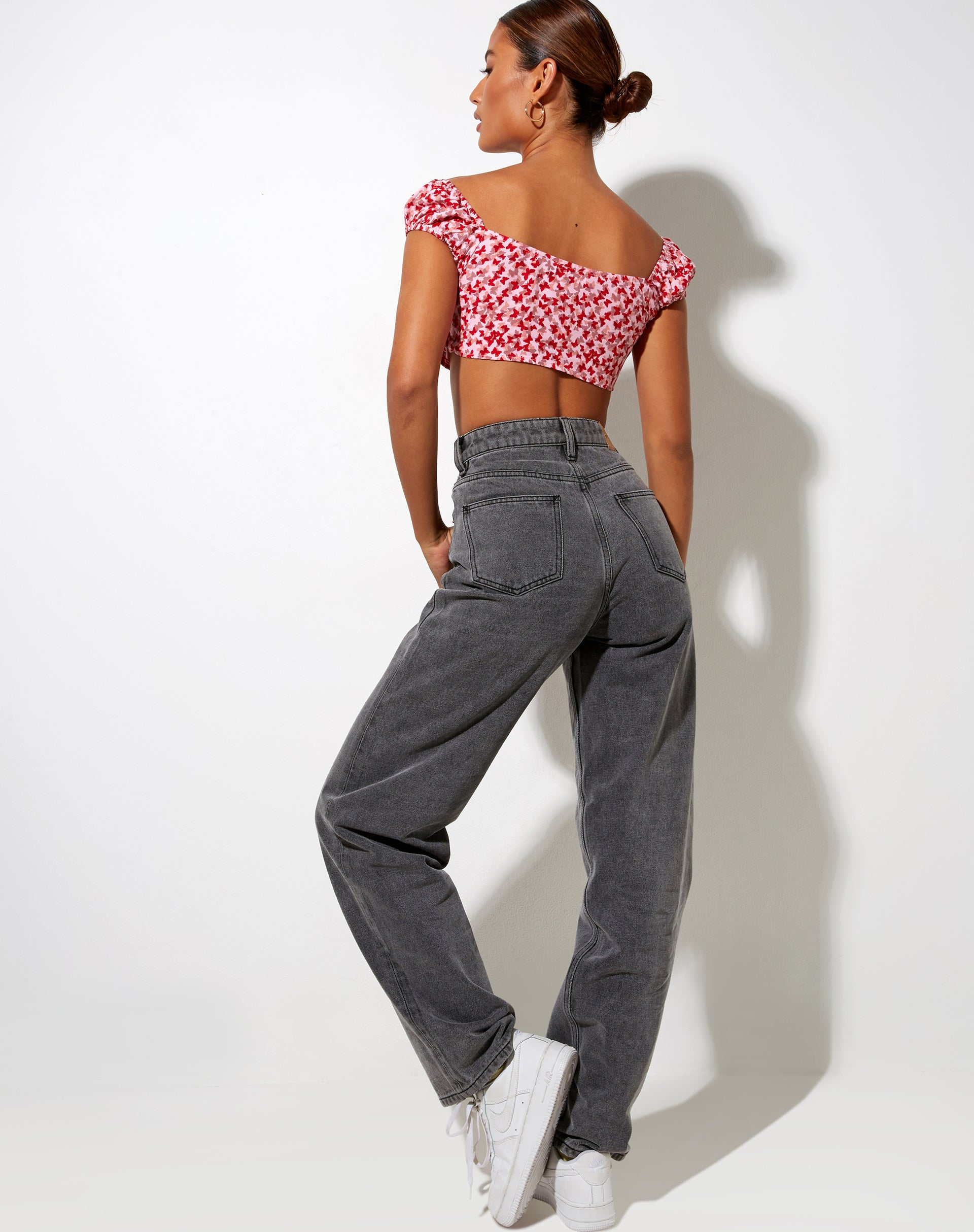 Immagine di Sarae Crop Top in Ditsy Butterfly Pesca e Rosso
