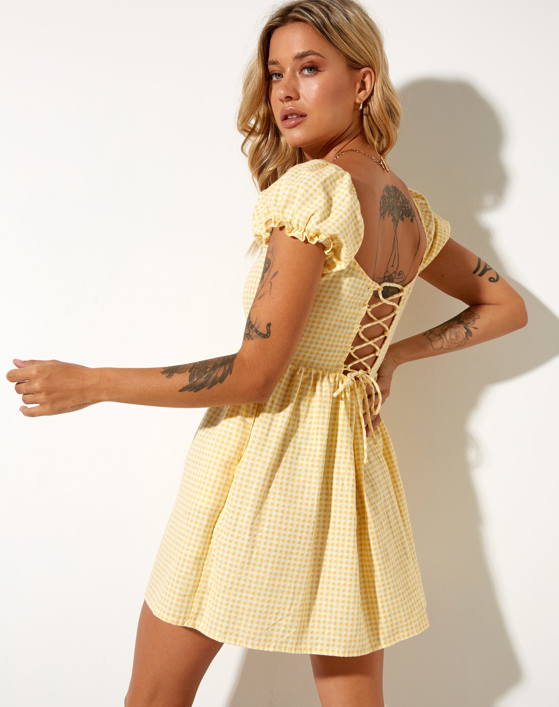 Immagine di Saunder Skater Dress in Lemon Gingham Yellow