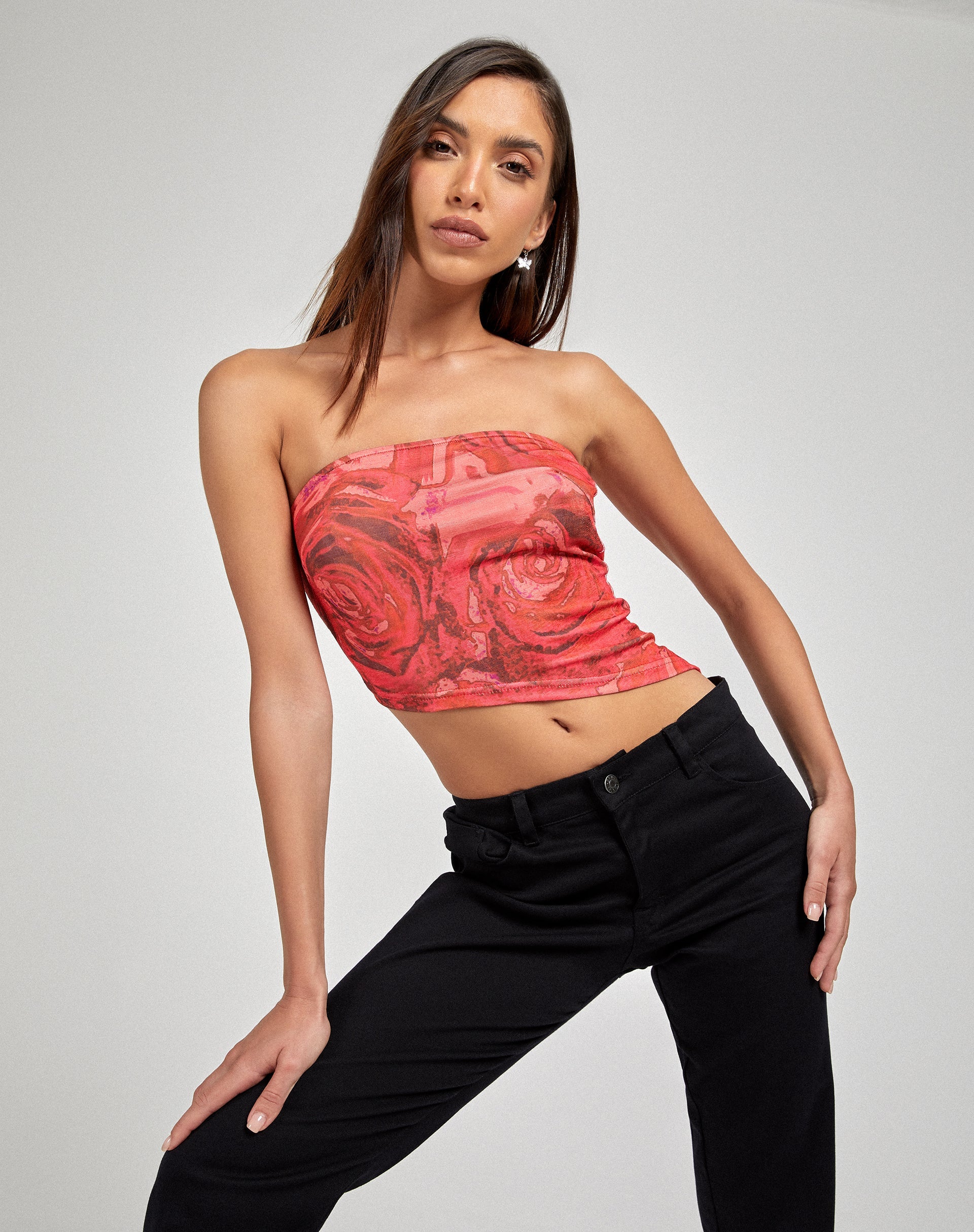 Top a fascia Sayunda in rosso petalo di rosa