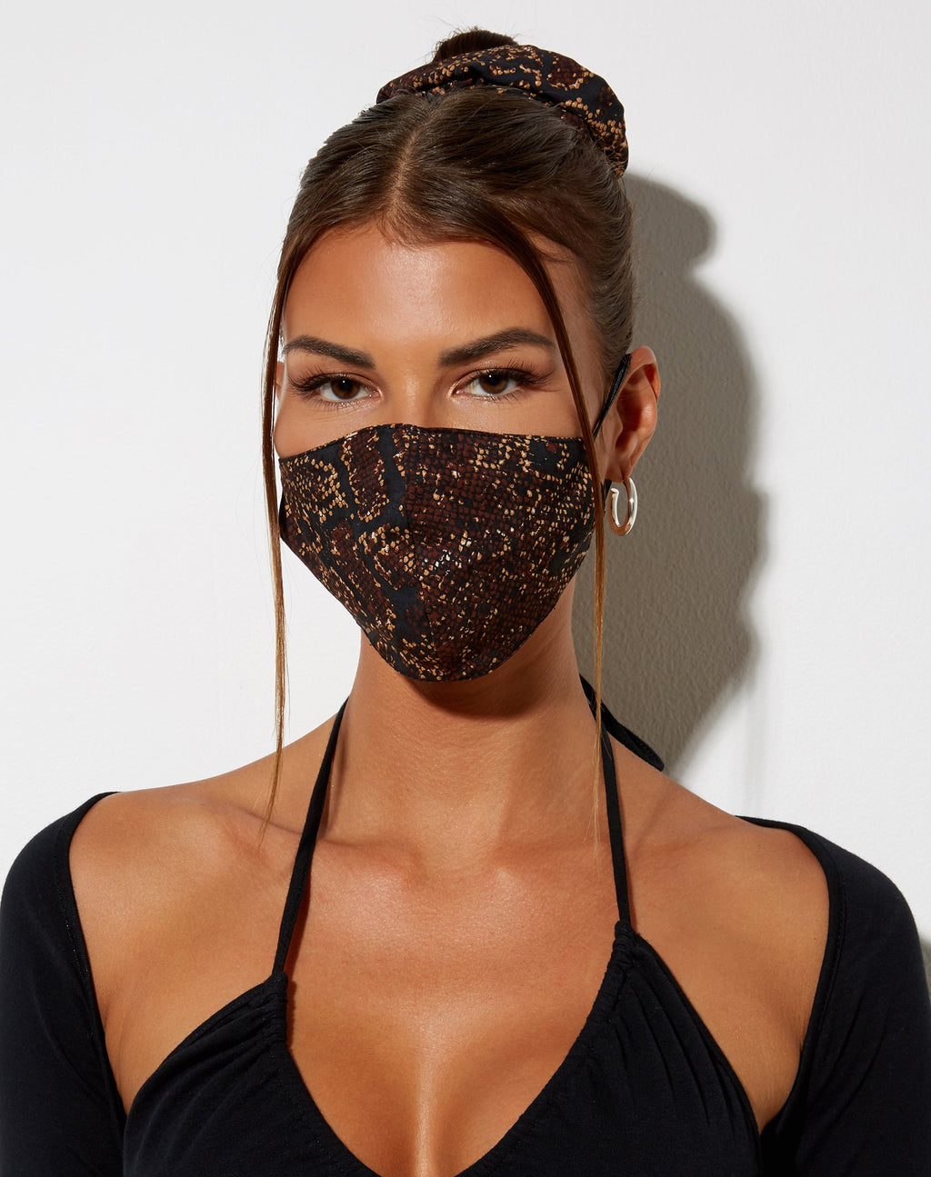Maschera viso in marrone scuro Boa