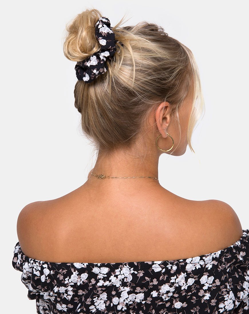 Scrunchie in fiore selvatico scuro