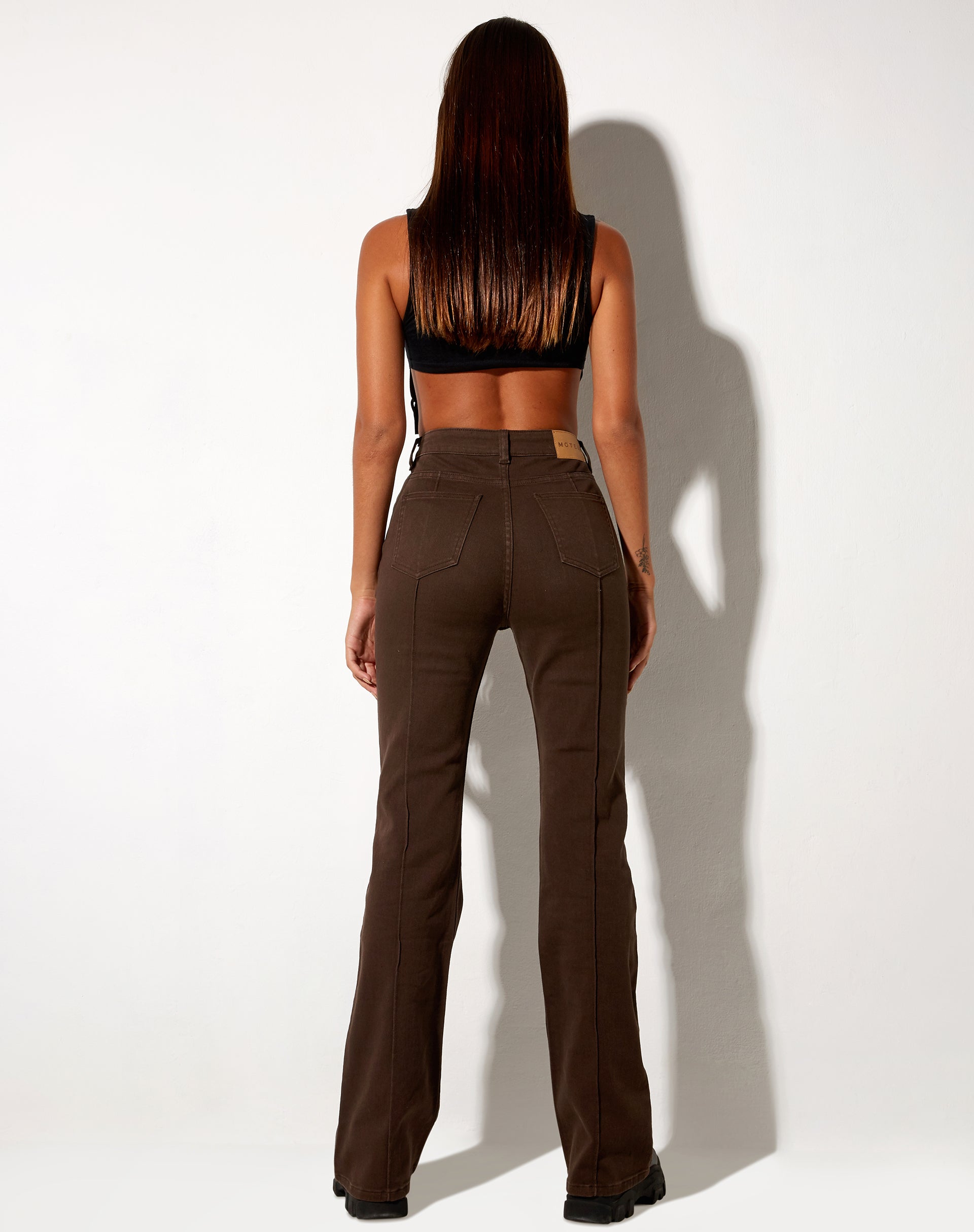 Immagine dei jeans Seam Bootleg in cioccolato amaro