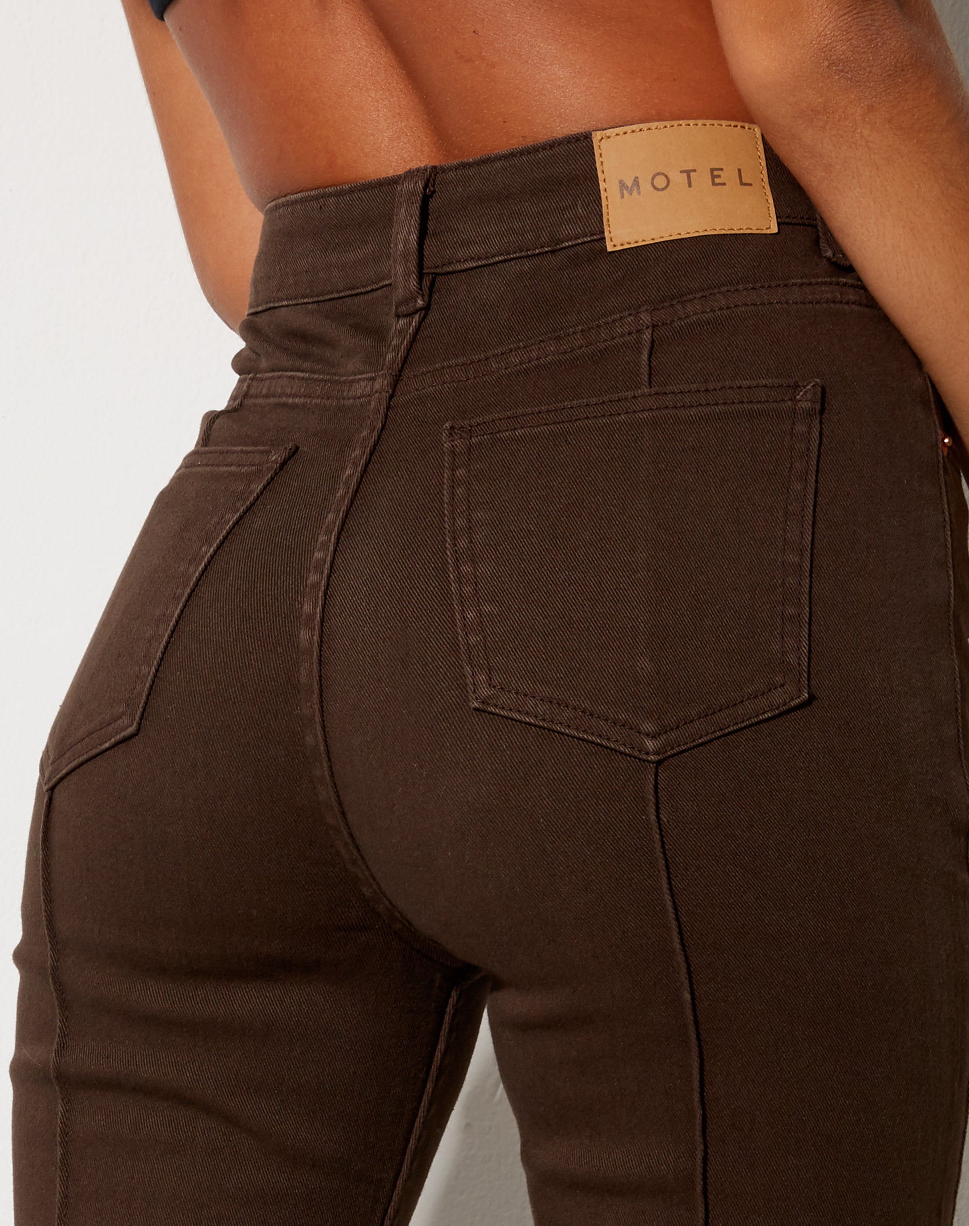 Immagine dei jeans Seam Bootleg in cioccolato amaro