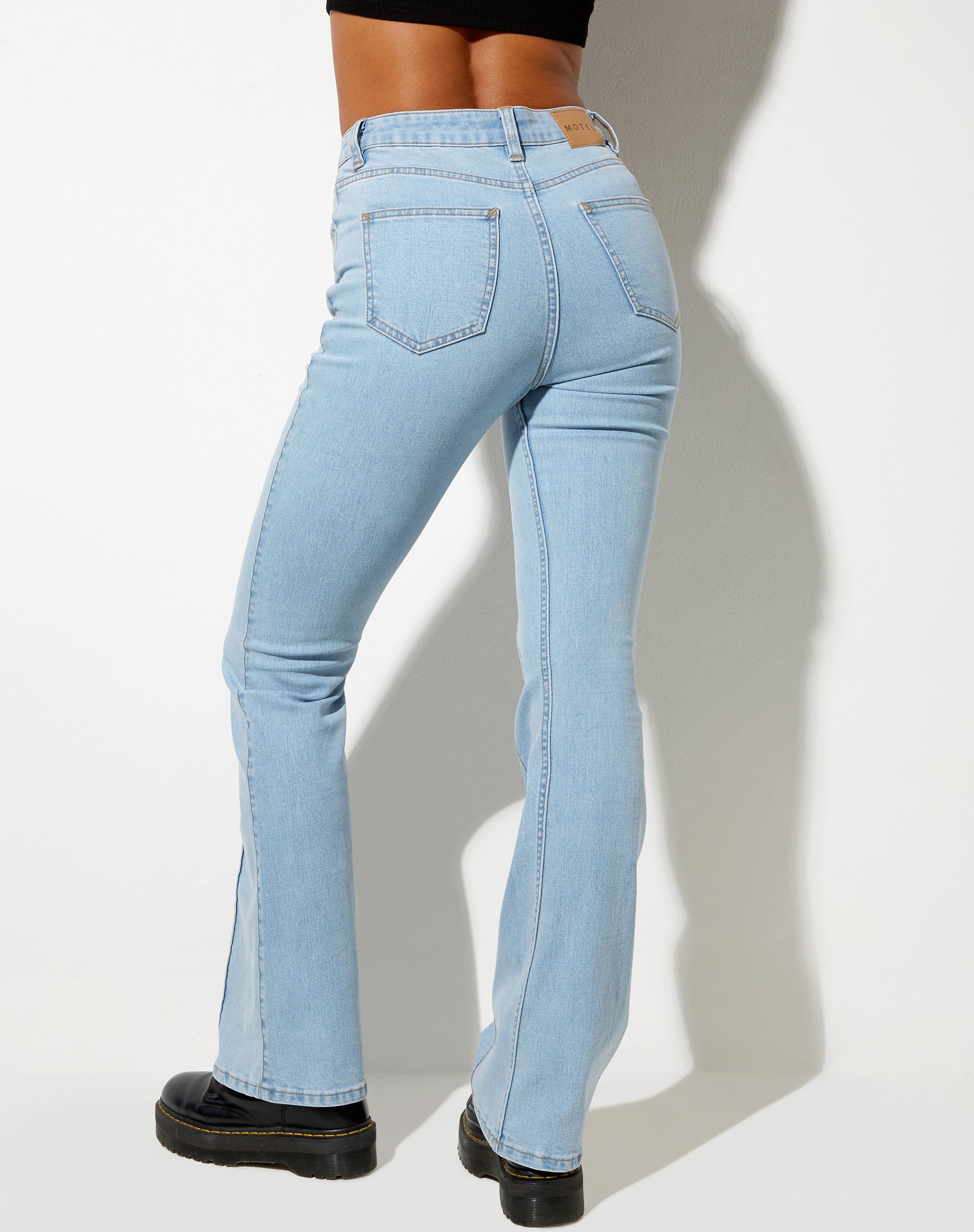 Immagine dei jeans Seam Flare in lavaggio chiaro