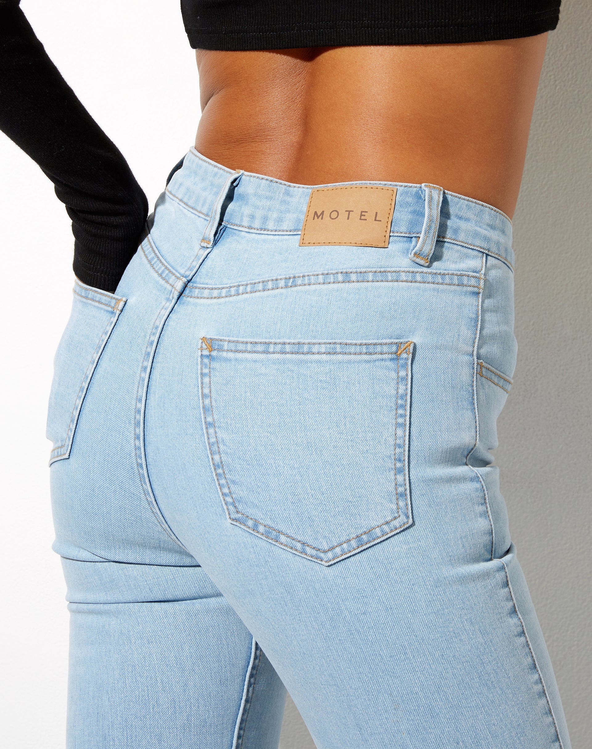 Immagine dei jeans Seam Flare in lavaggio chiaro
