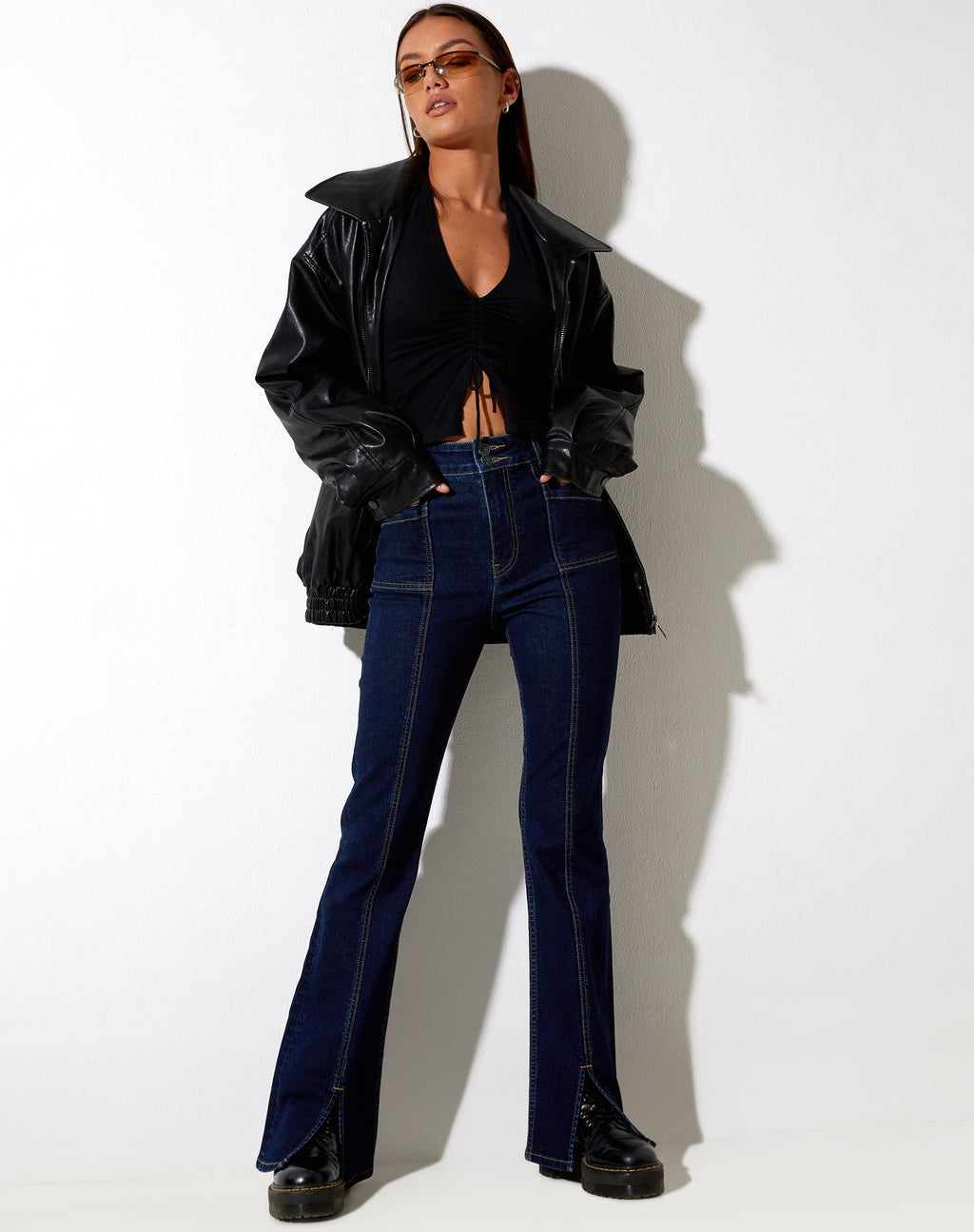 Jeans con cuciture separate in blu indaco