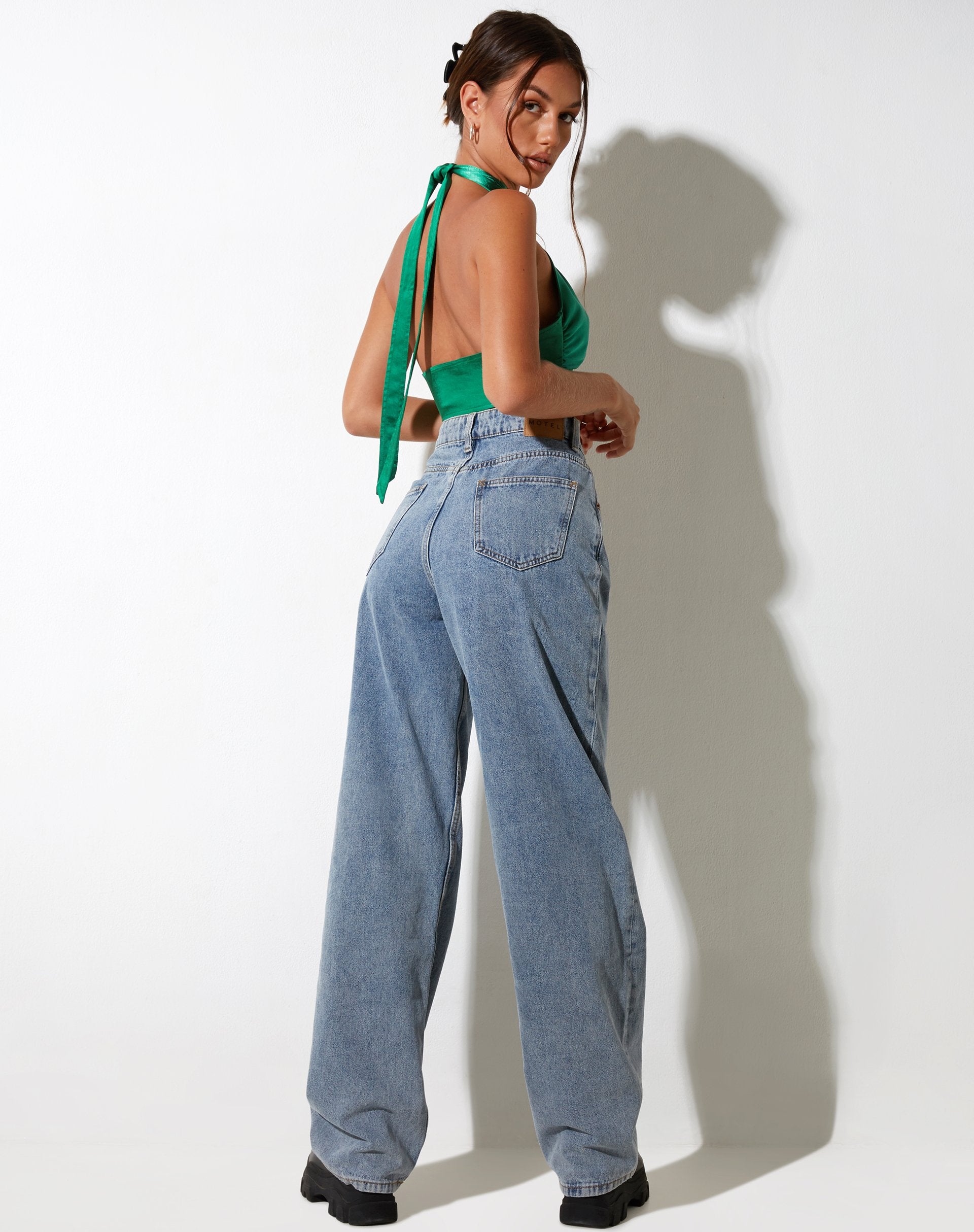 immagine di Selenda Crop Top in raso verde Kelly