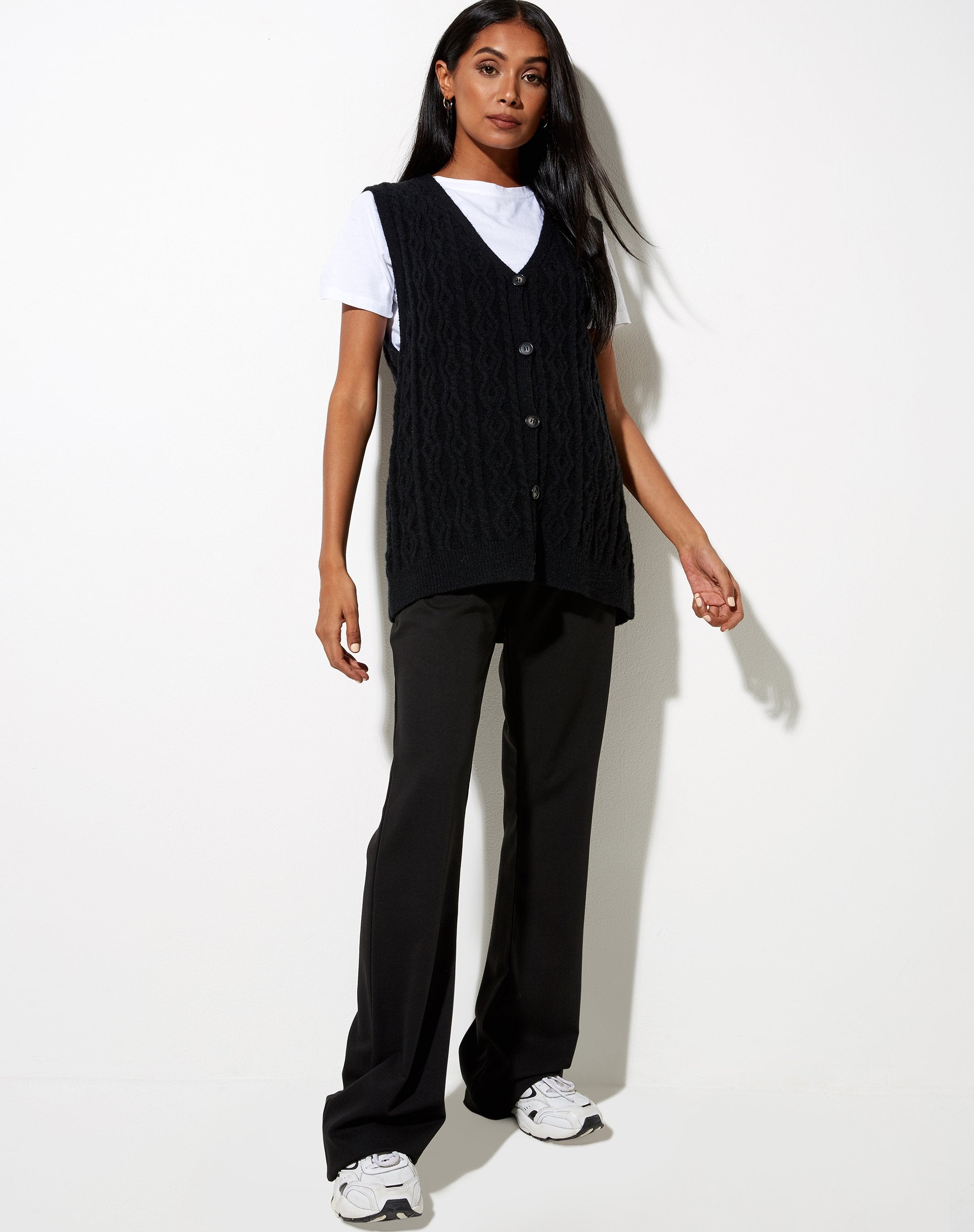 Immagine di Selvi Cardi in maglia nera