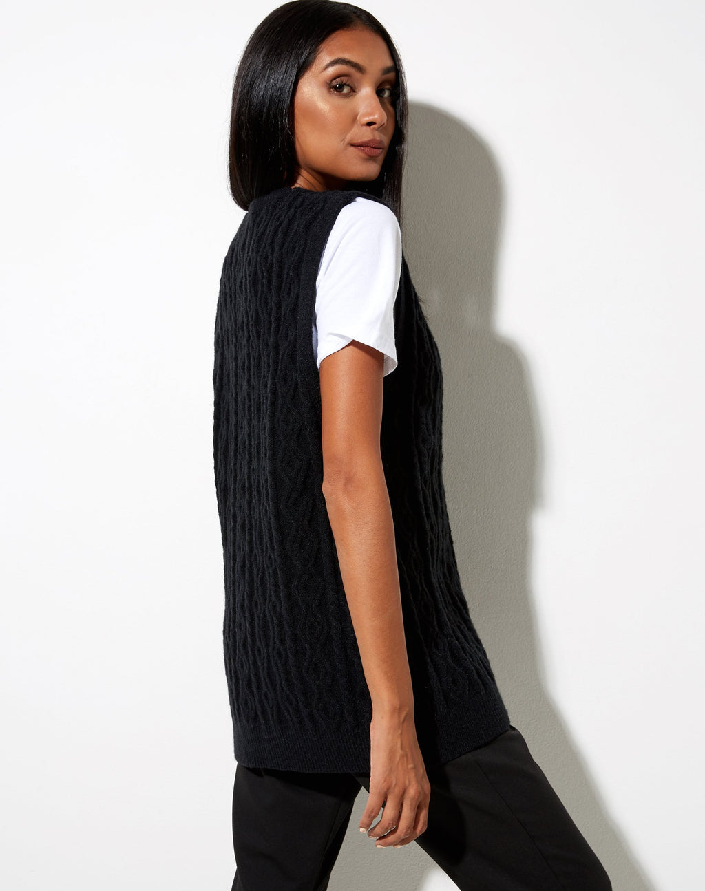 Selvi Cardi in maglia nera