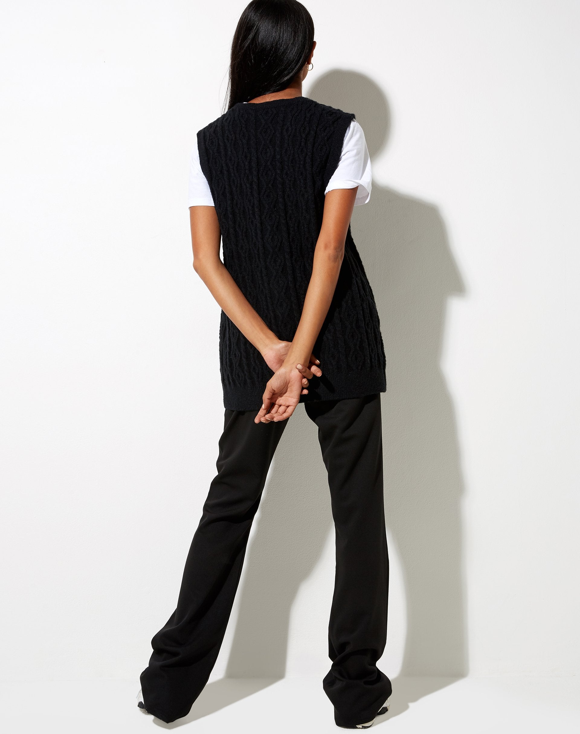 Immagine di Selvi Cardi in maglia nera