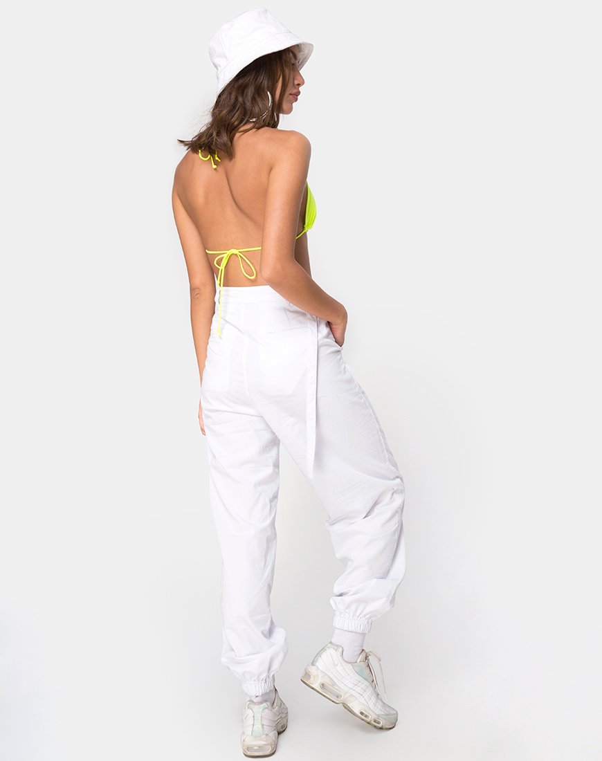 Immagine di Gwen Bralet in giallo neon