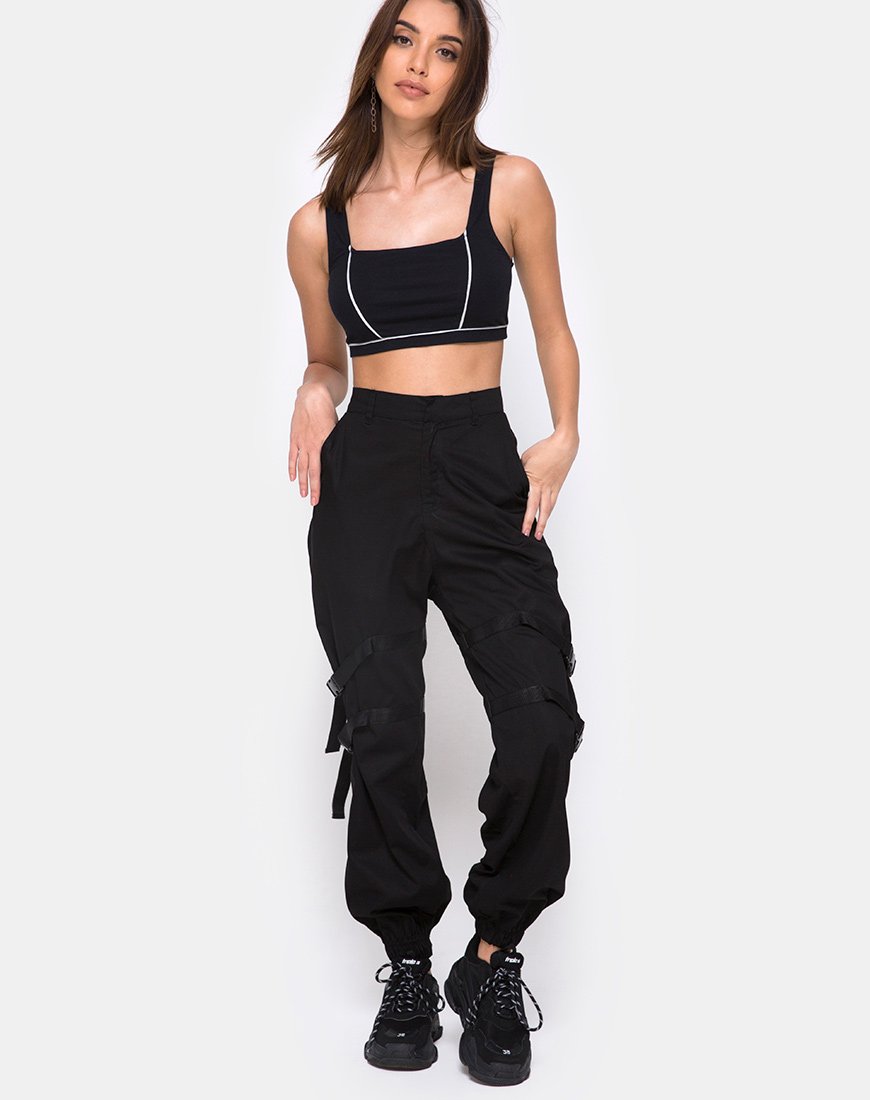 Immagine di Shano Crop Top in nero con profili bianchi