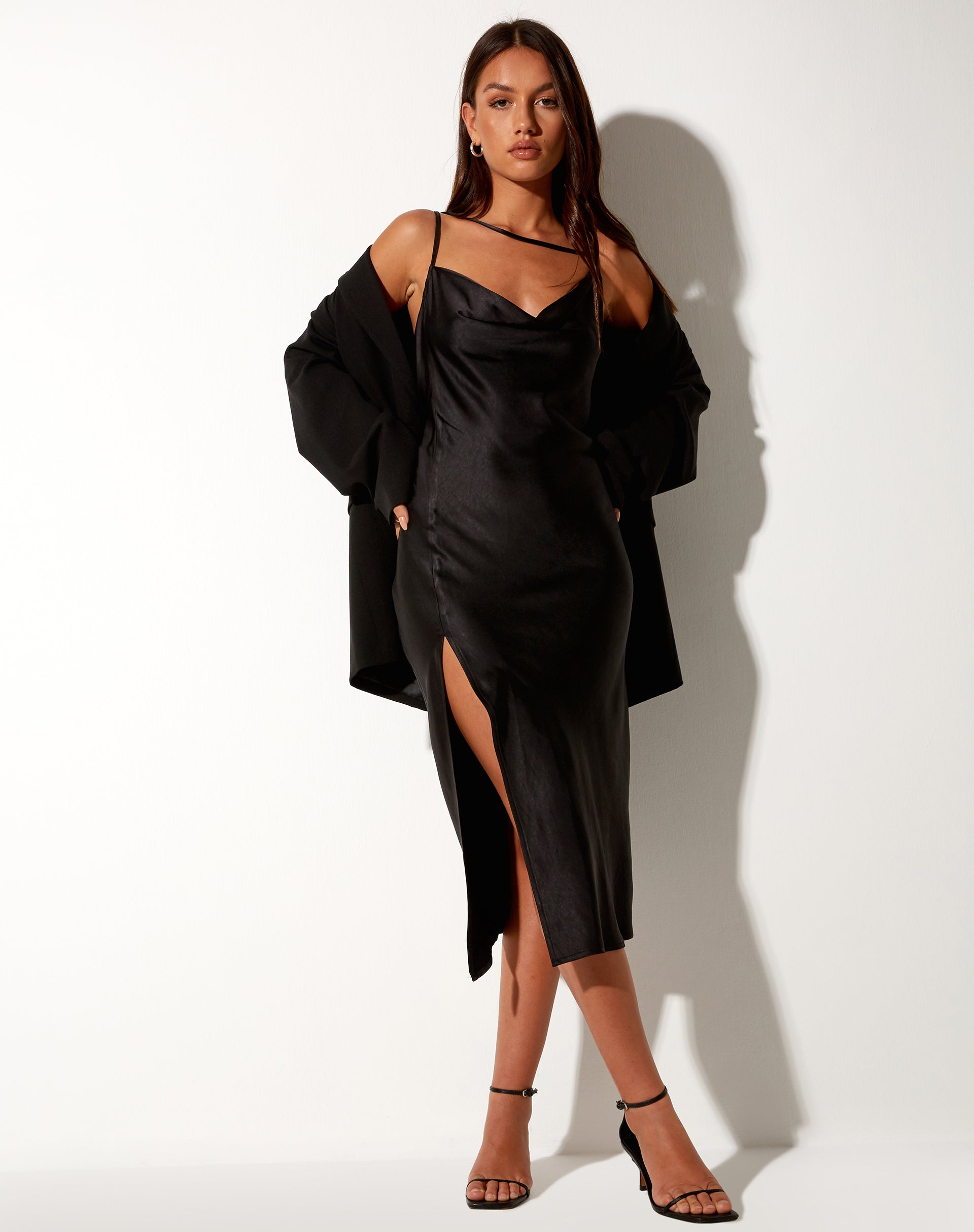 Immagine di Shantique Vestito midi in raso nero