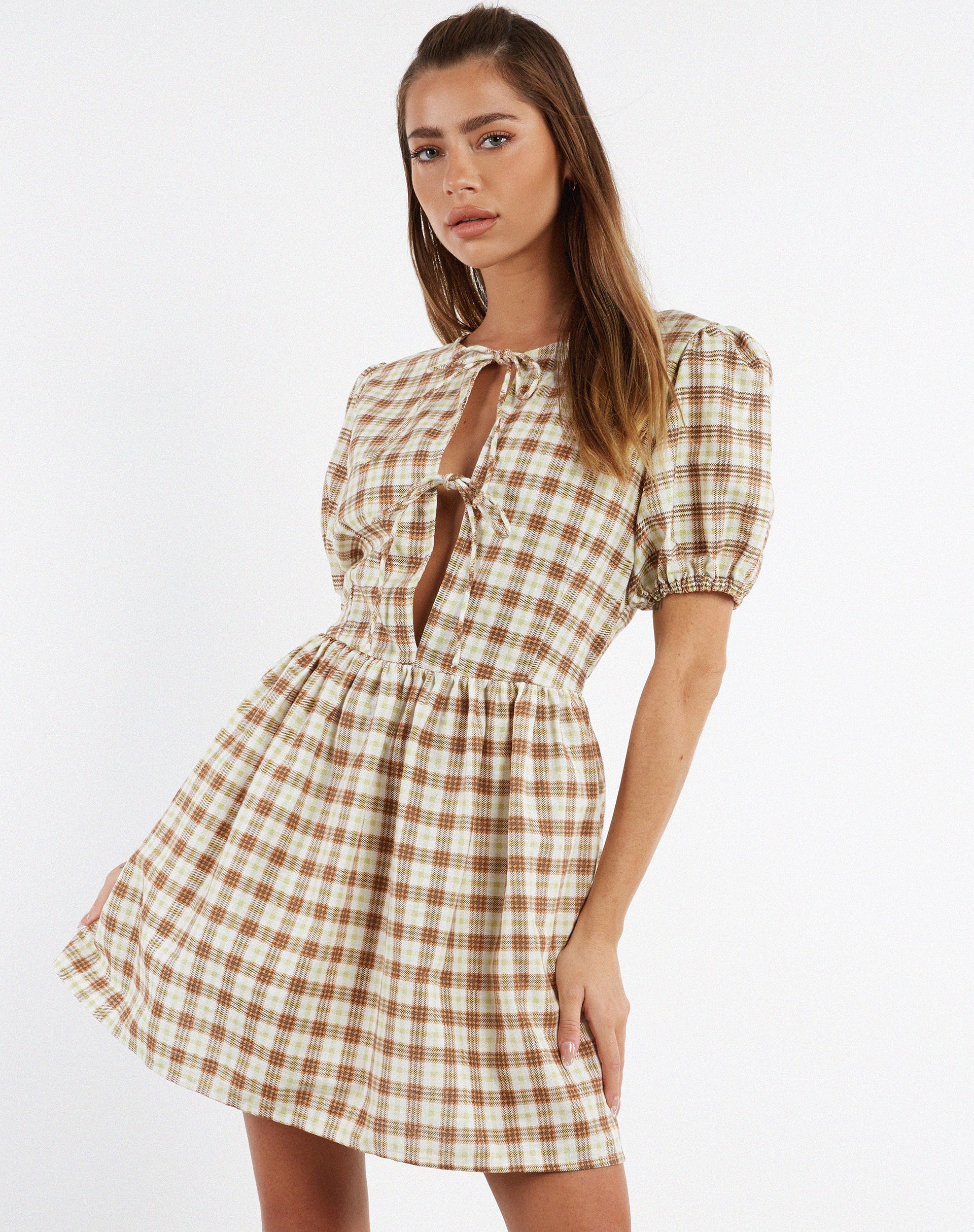 Immagine di MOTEL X JACQUIE Shirley Mini Dress in Giallo Marrone Check