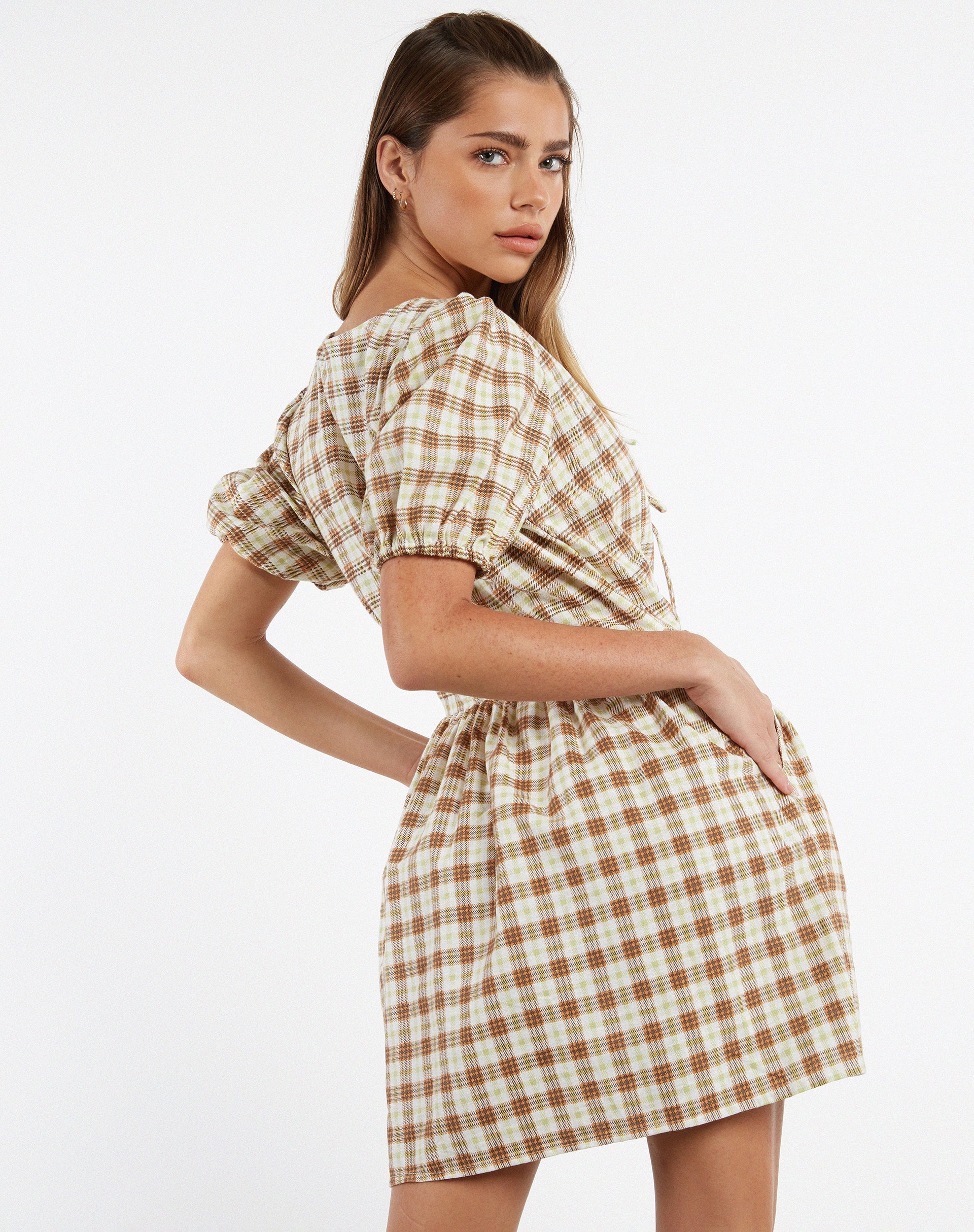 Immagine di MOTEL X JACQUIE Shirley Mini Dress in Giallo Marrone Check