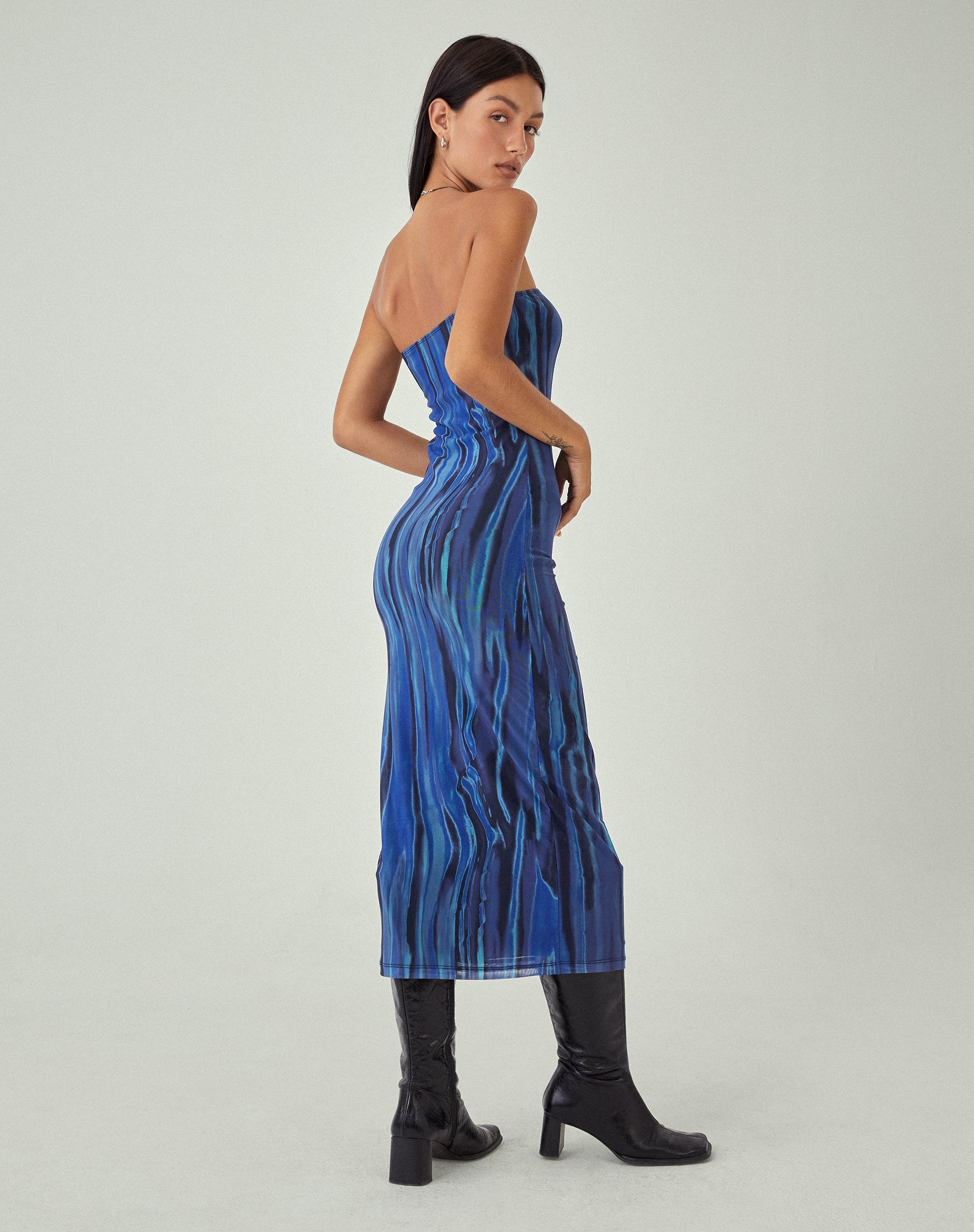 immagine di MOTEL X JACQUIE Shuro Maxi Dress in Colour Bleed Blue