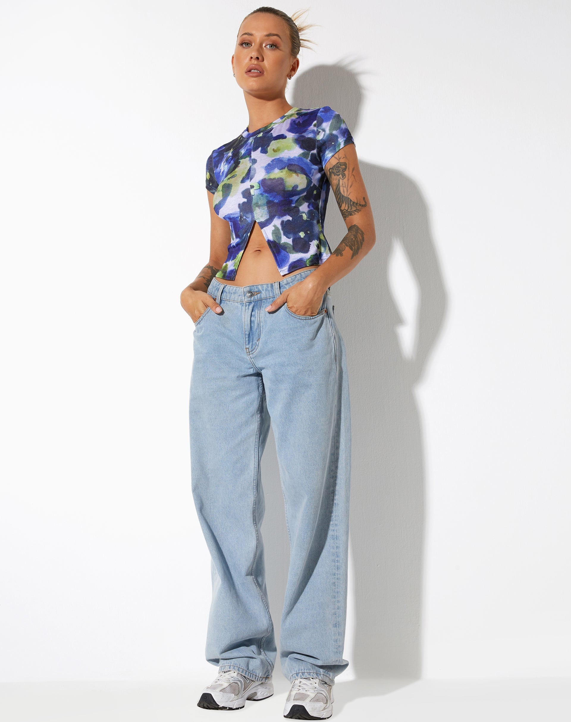 immagine di Sianda Crop Top in acquerello astratto blu