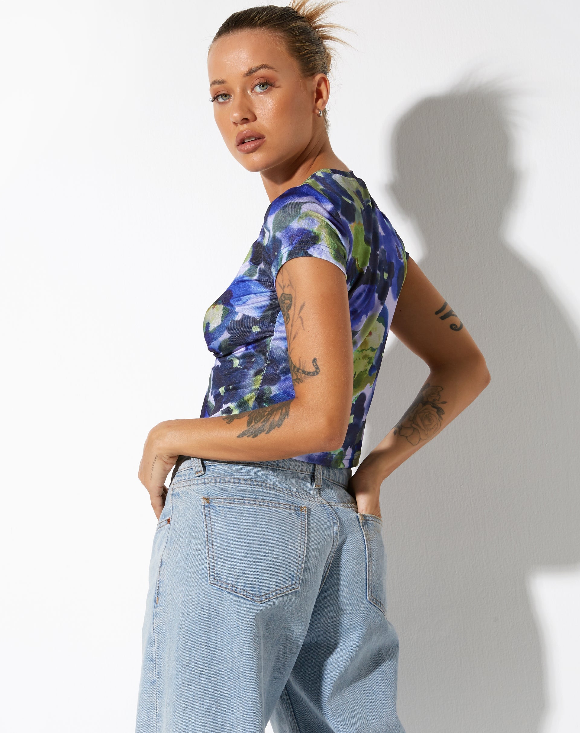 immagine di Sianda Crop Top in acquerello astratto blu
