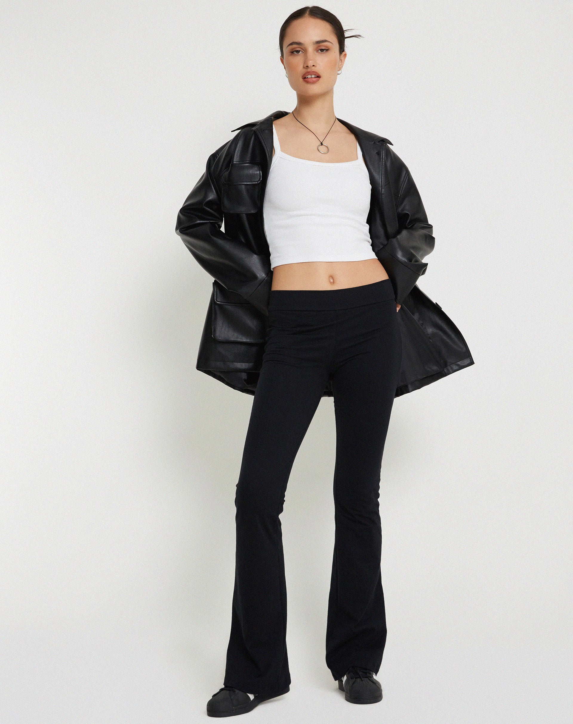Immagine di Signe Pantaloni sartoriali regular bootcut in lycra nero