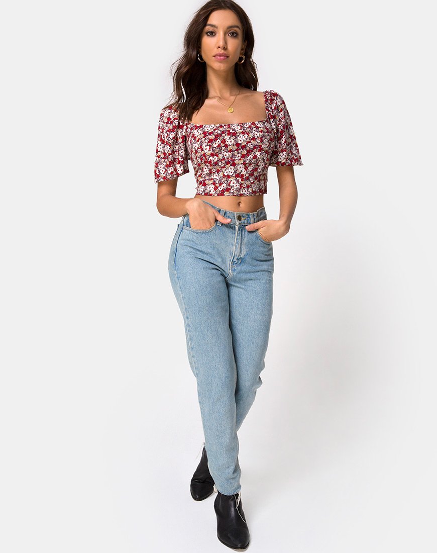 Immagine di Silvia Top in rosso con fascino floreale