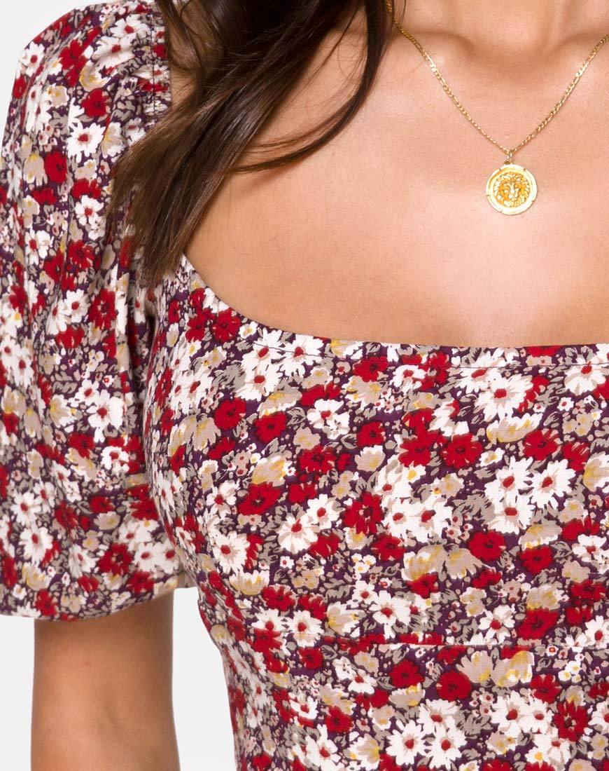 Immagine di Silvia Top in rosso con fascino floreale
