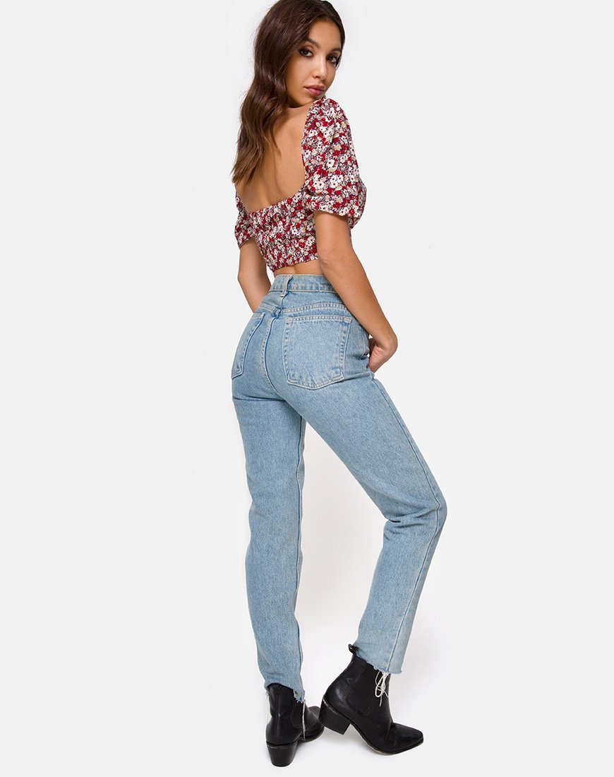 Immagine di Silvia Top in rosso con fascino floreale