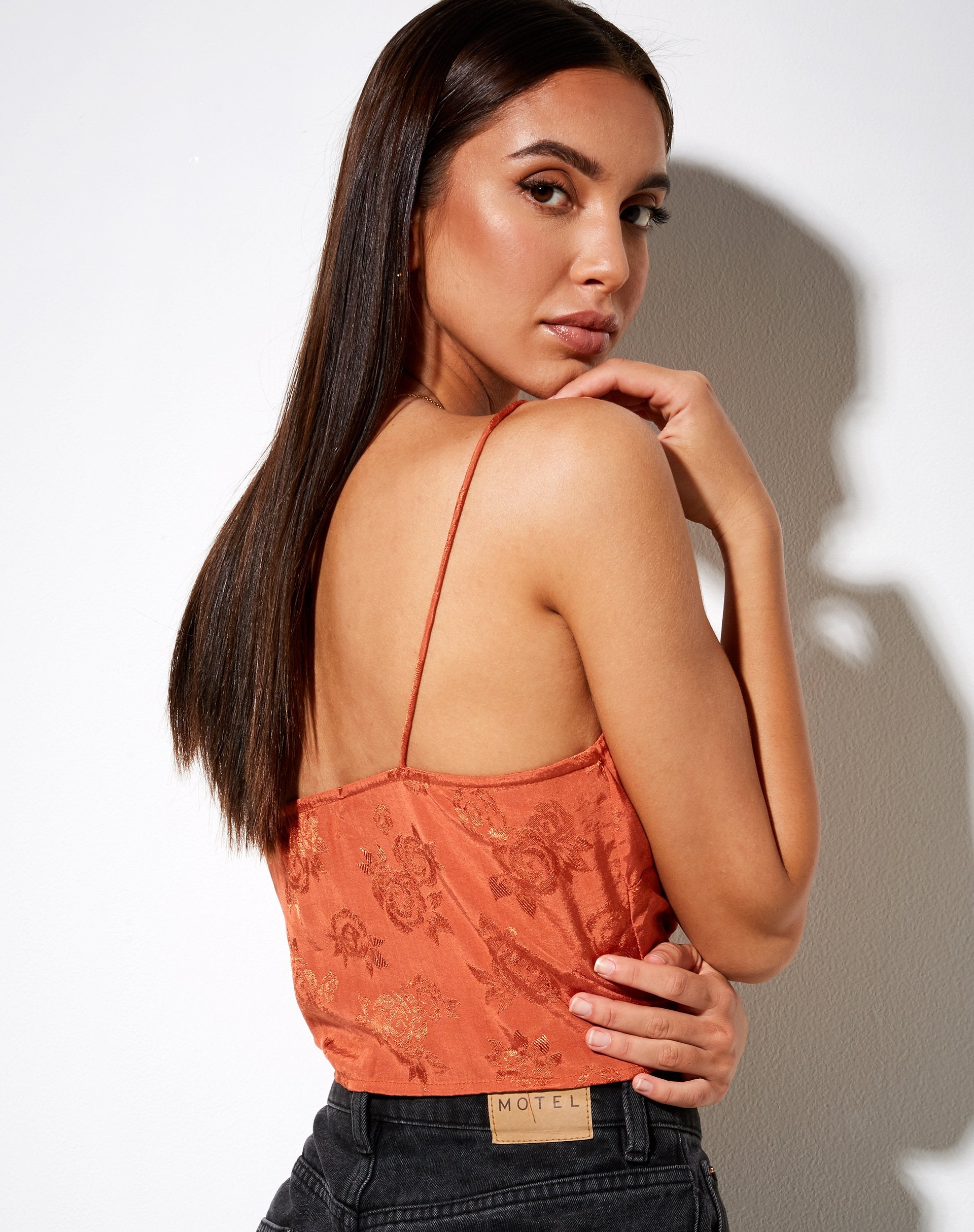 Immagine di Sipa Crop Top in raso rosa rame