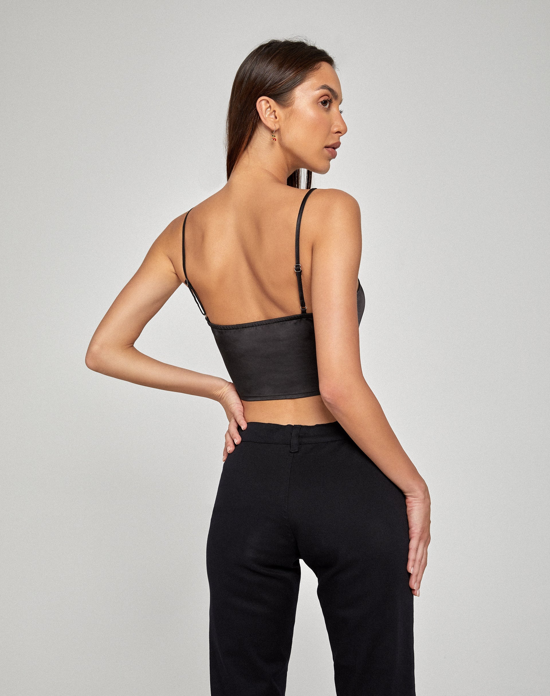 Top Sipin in nero satinato