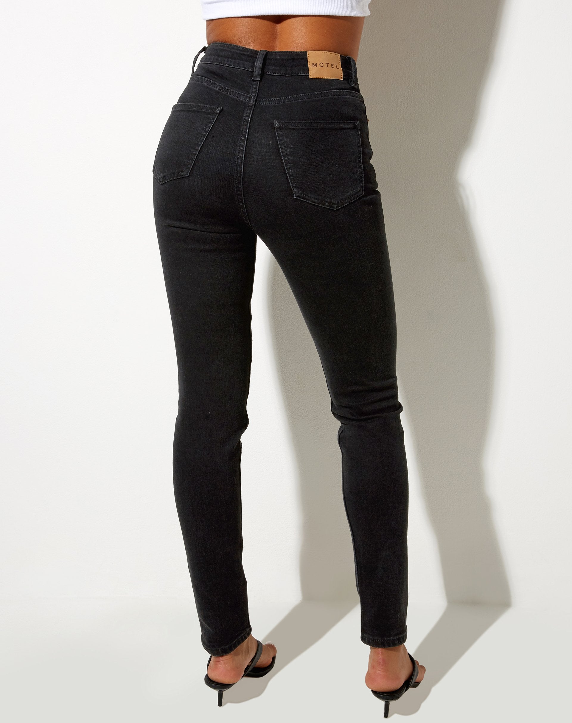 Immagine dei jeans slim in nero