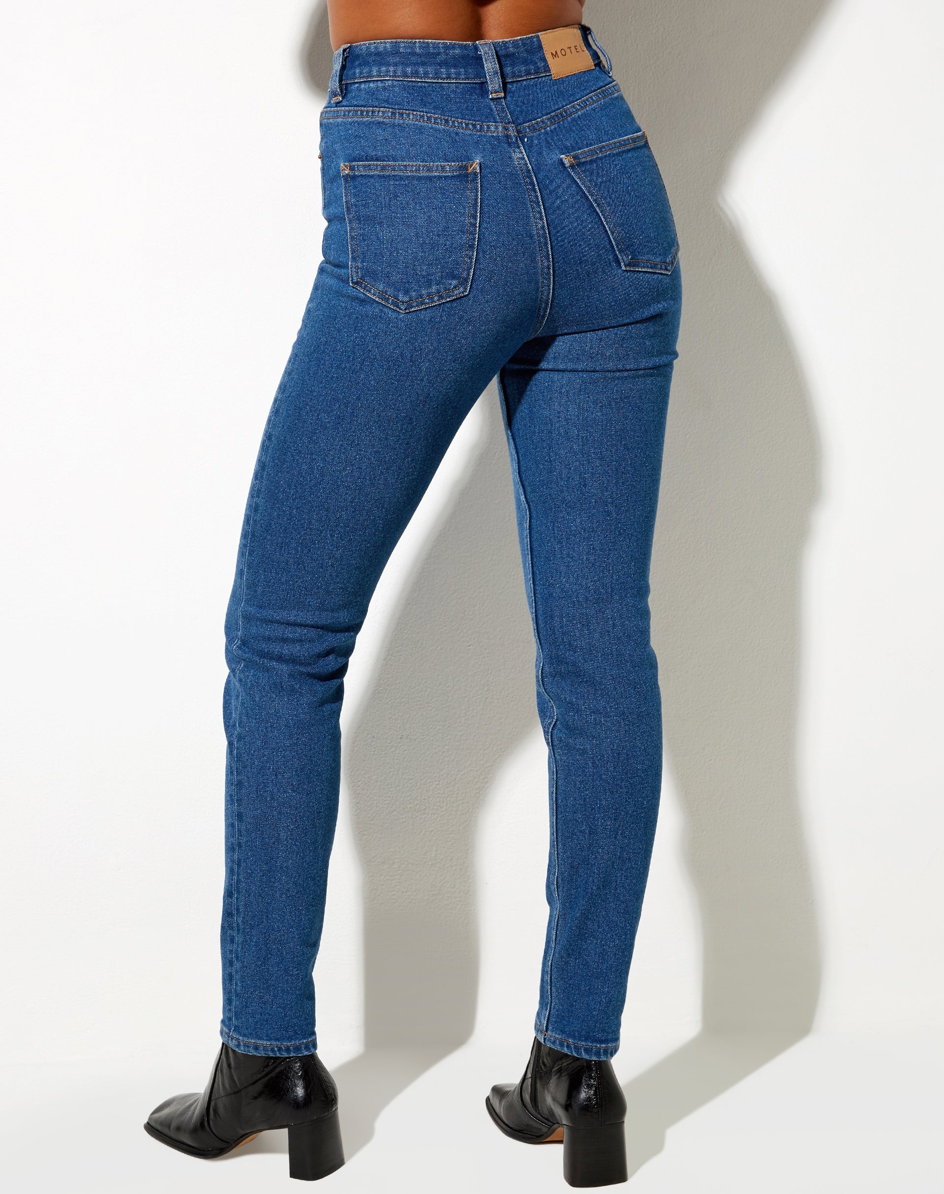 Immagine dei jeans slim in blu indaco