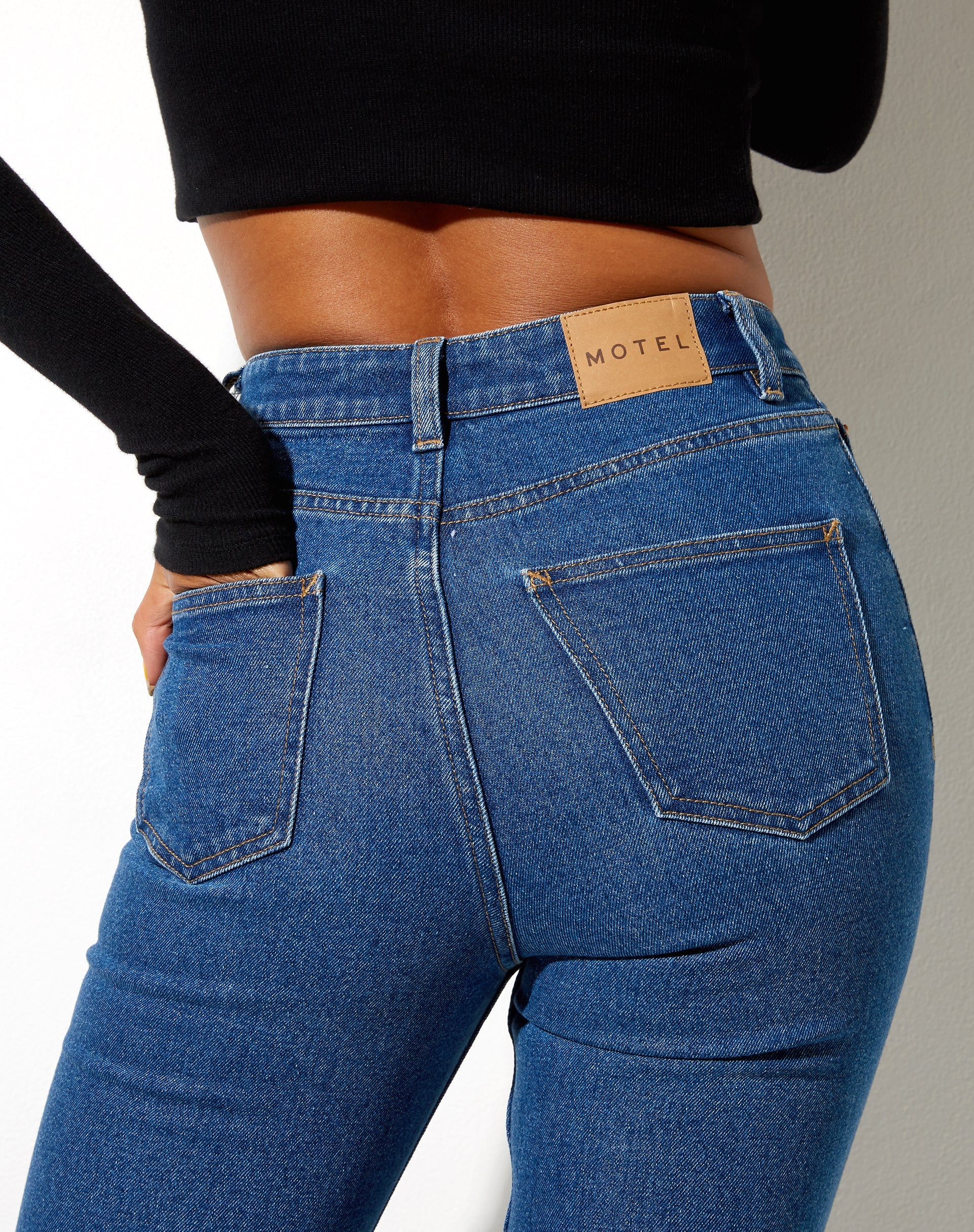 Immagine dei jeans slim in blu indaco