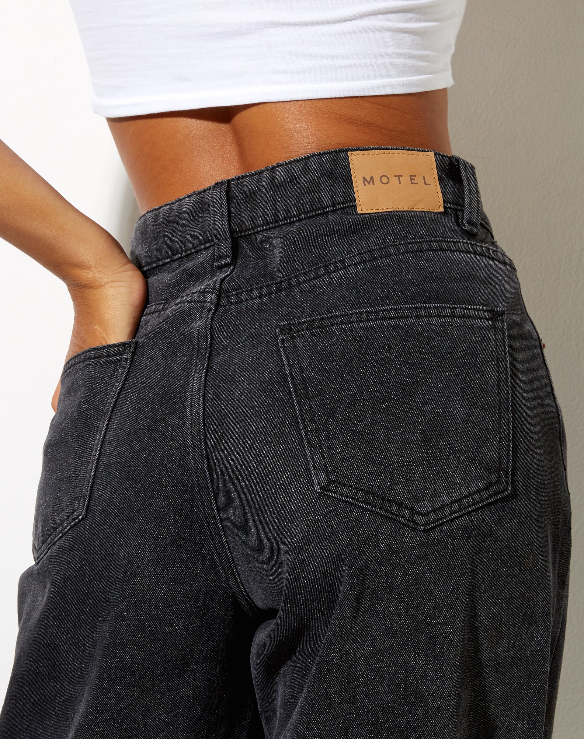 Immagine dei jeans Split Parallel in lavaggio nero