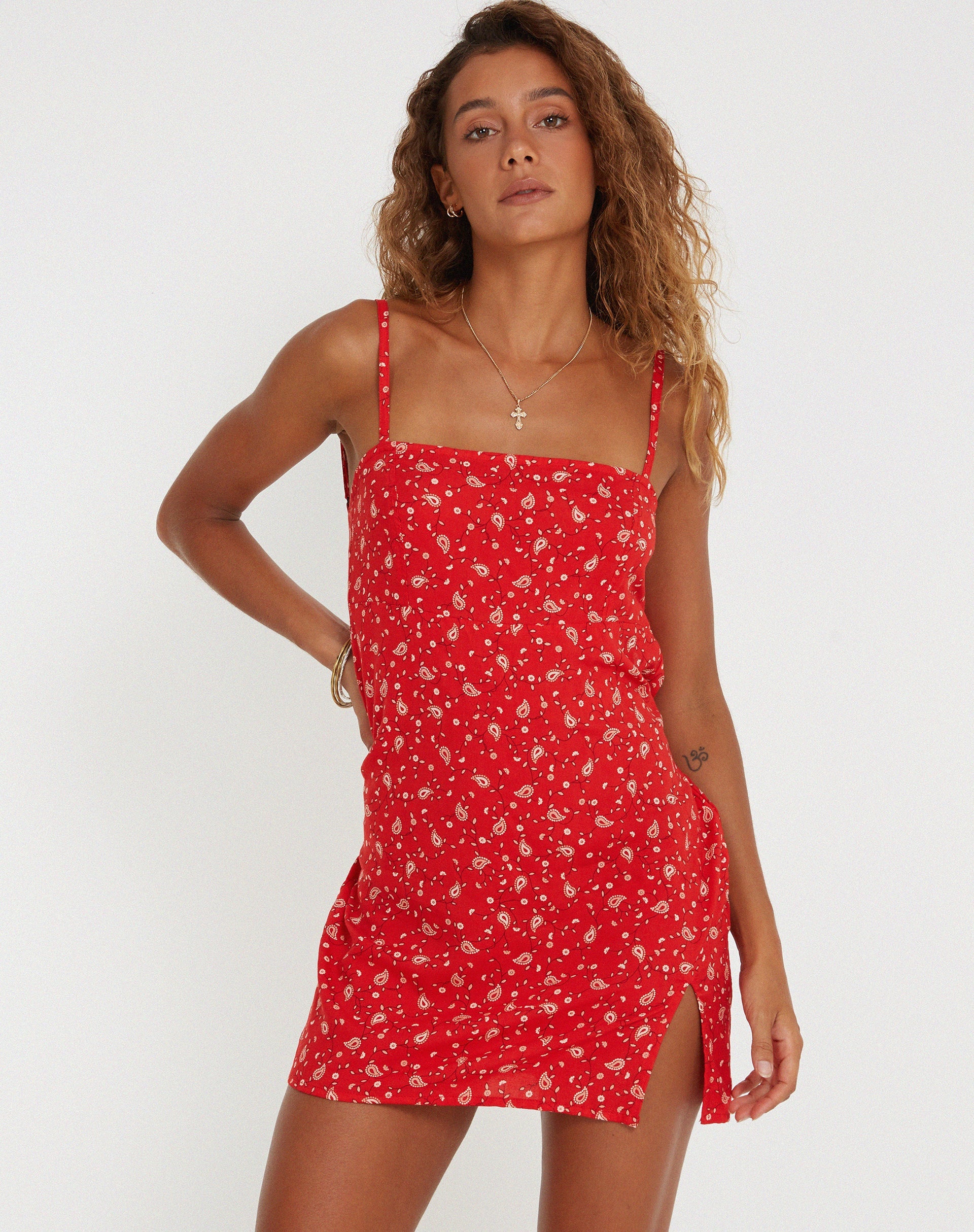immagine di Stoira Mini Dress in Paisley Fun Red