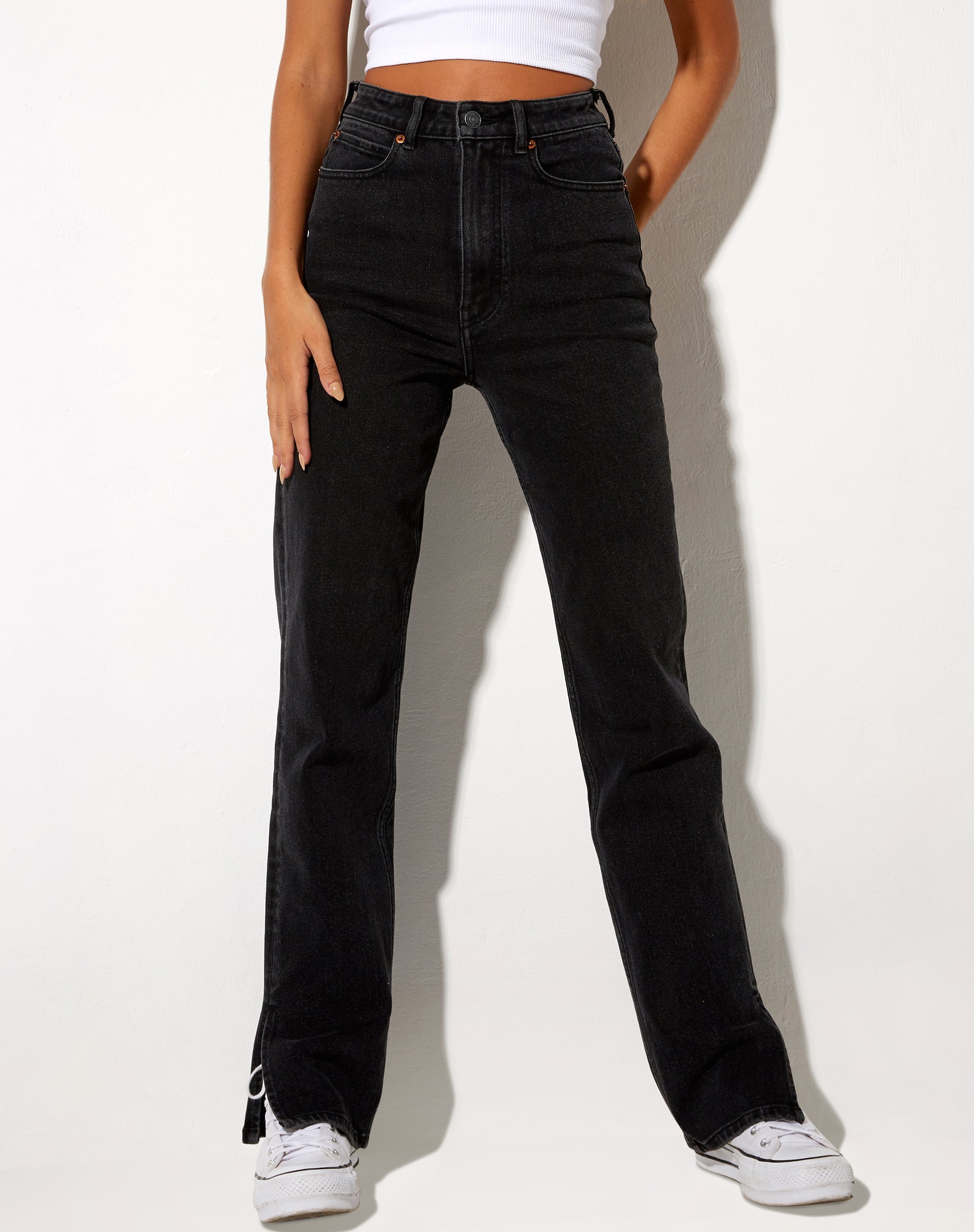 Immagine di Jeans a gamba dritta con lavaggio nero