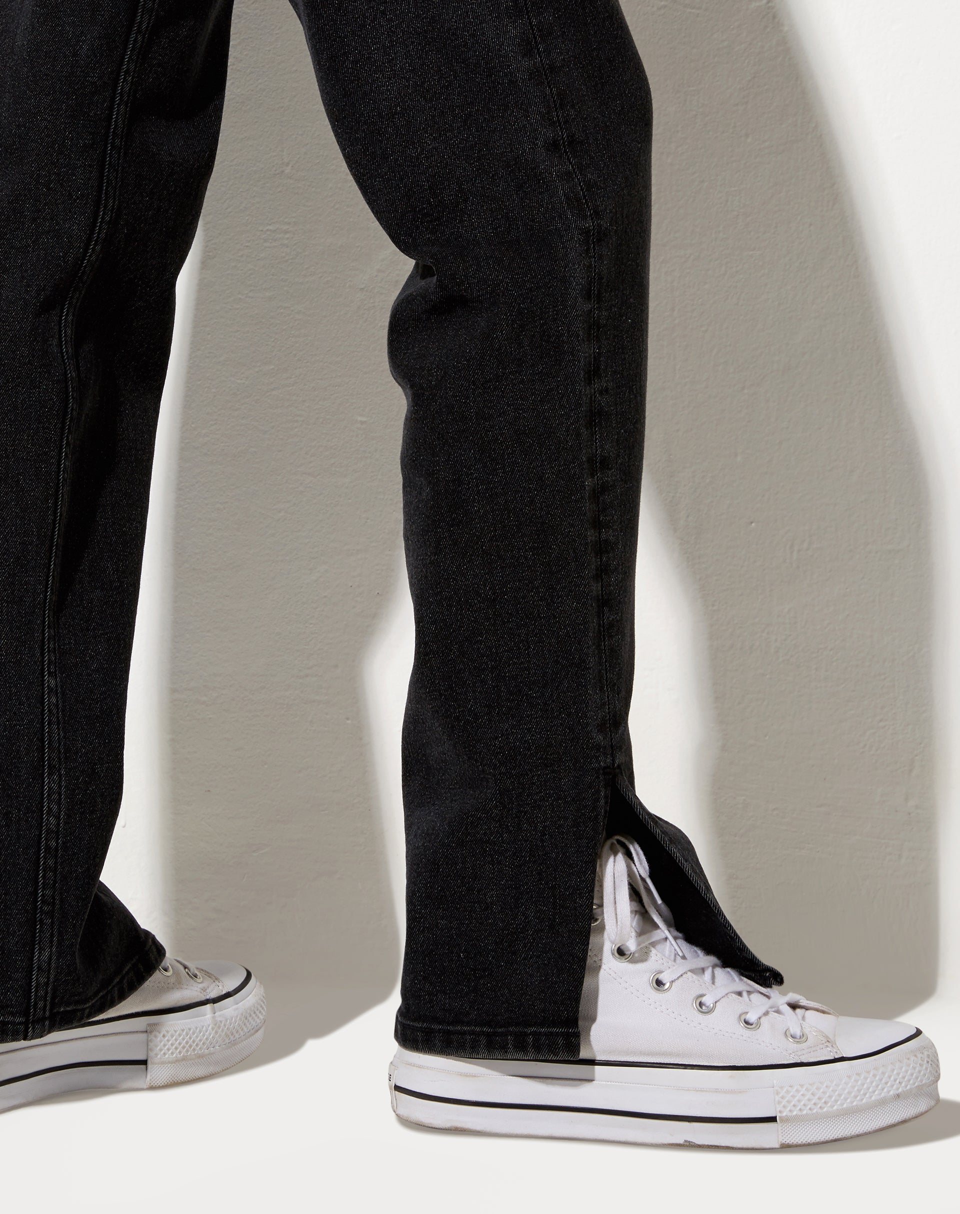 Immagine di Jeans a gamba dritta con lavaggio nero