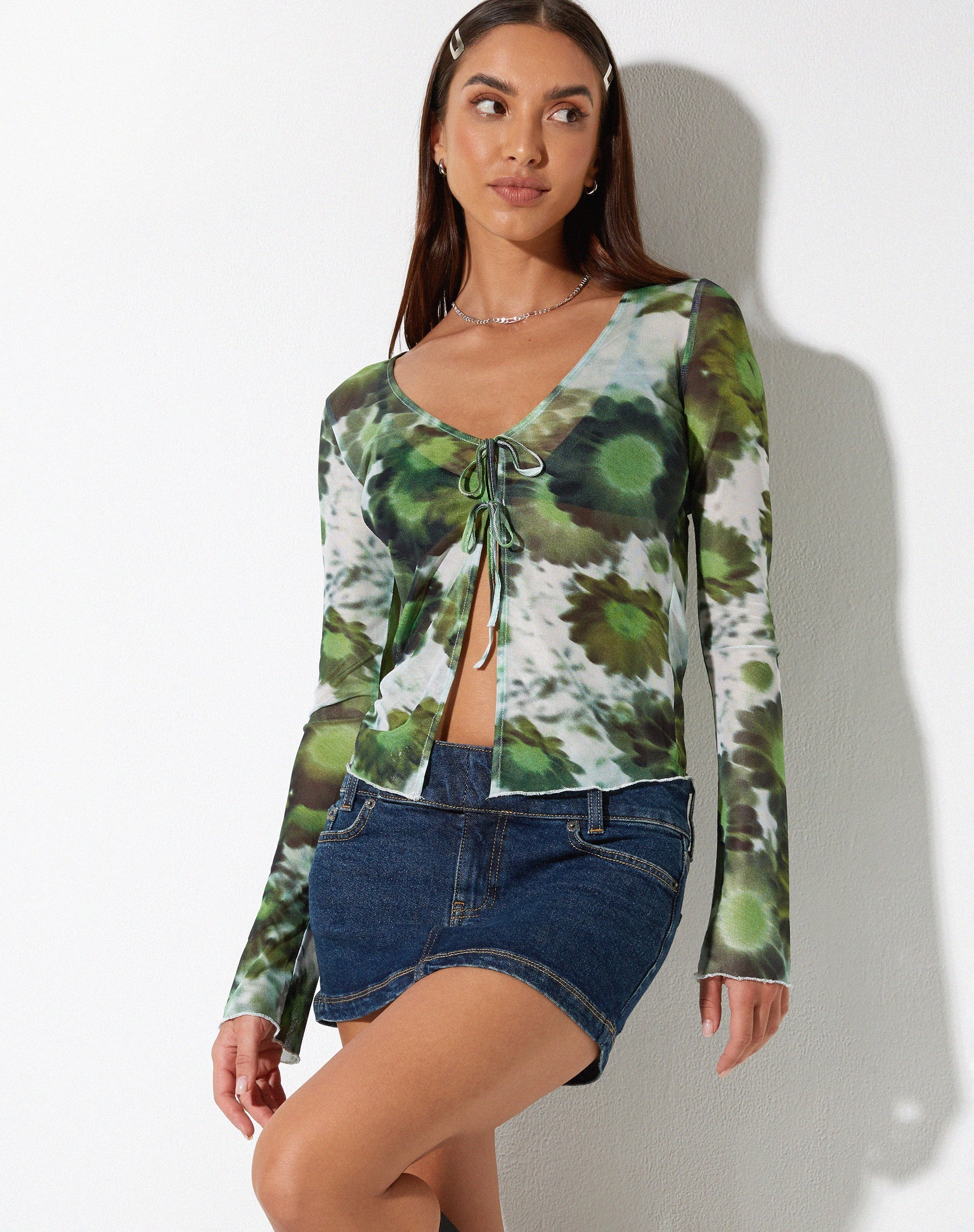 immagine di Sujata Cardi in X-ray Blurred Daisy Green