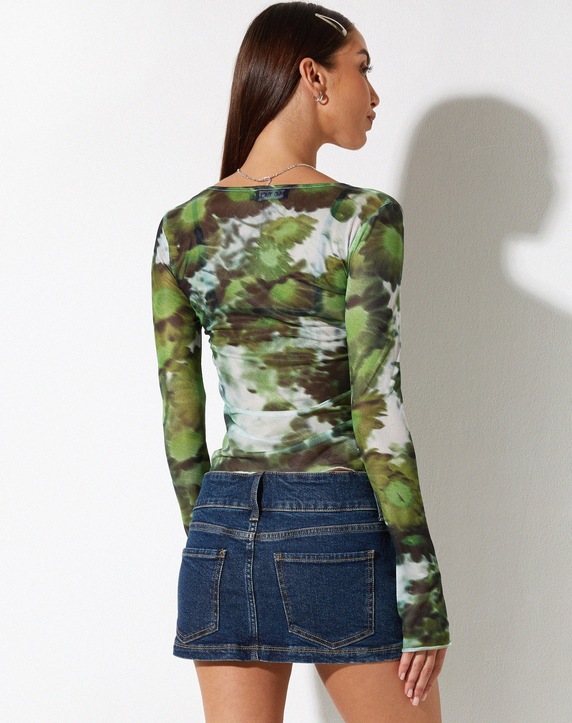 immagine di Sujata Cardi in X-ray Blurred Daisy Green