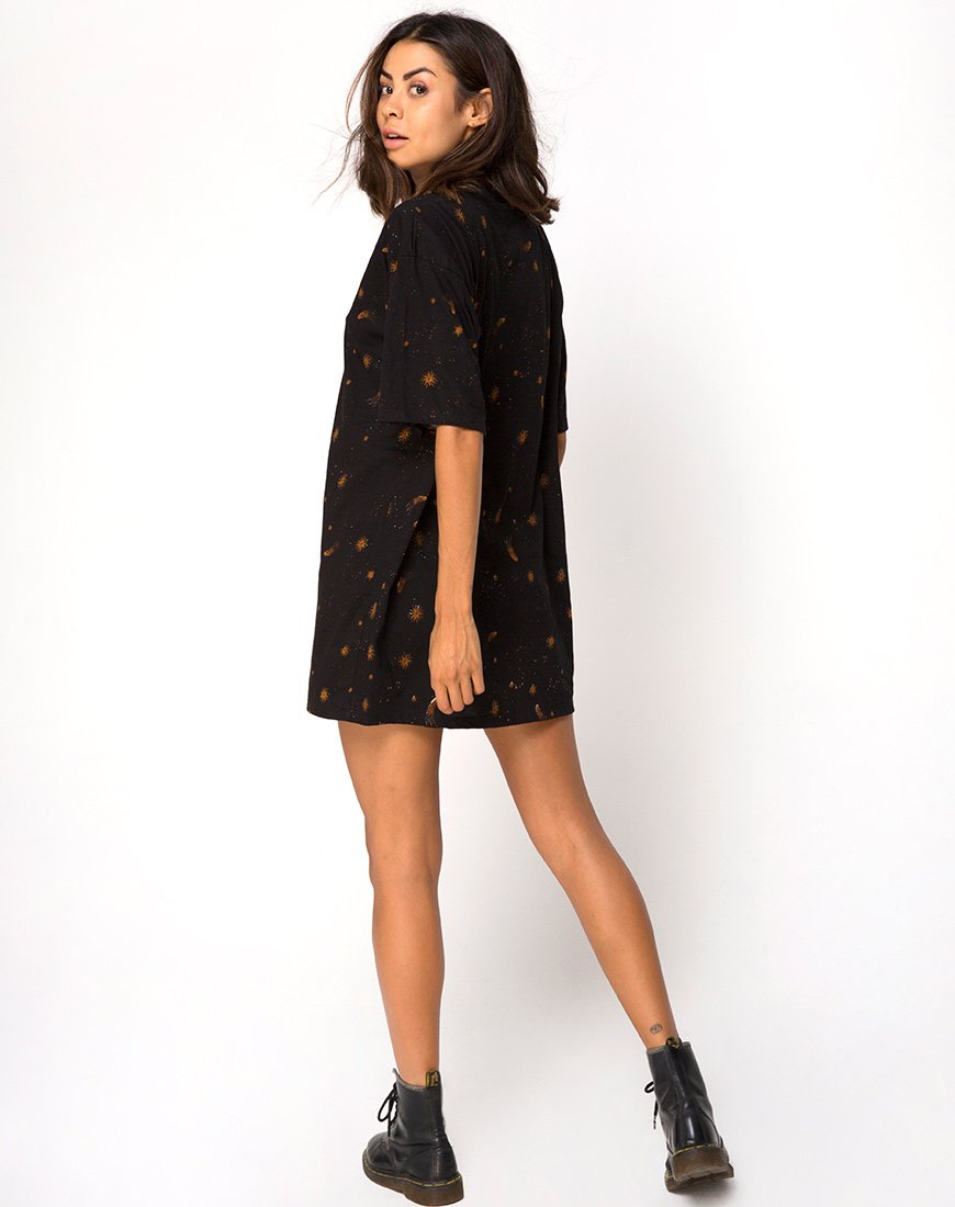 Immagine di Sunny Kiss Tee in Celestial Black Placement