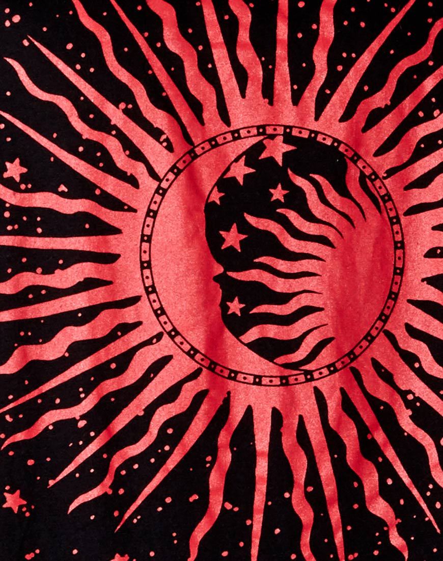 Immagine della t-shirt Sunny Kiss in nero e rosso Cosmos