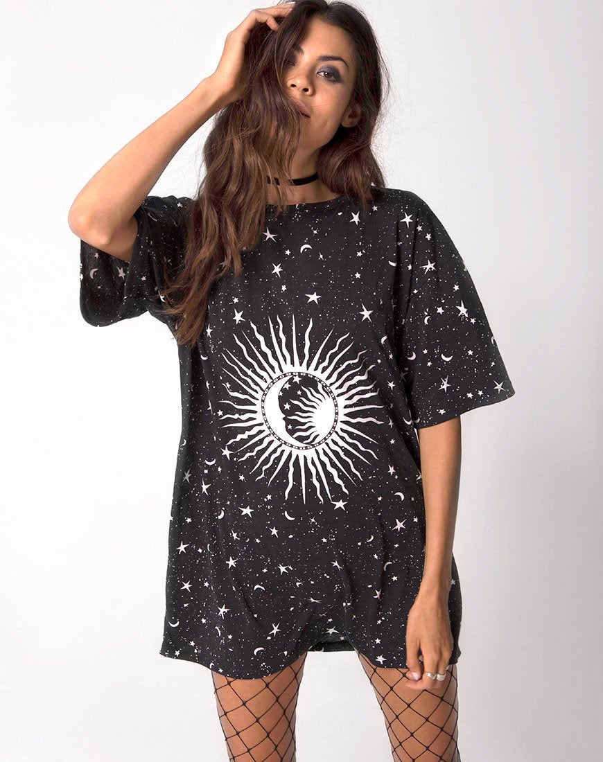 Maglietta oversize Sunny Kiss in Black Cosmos